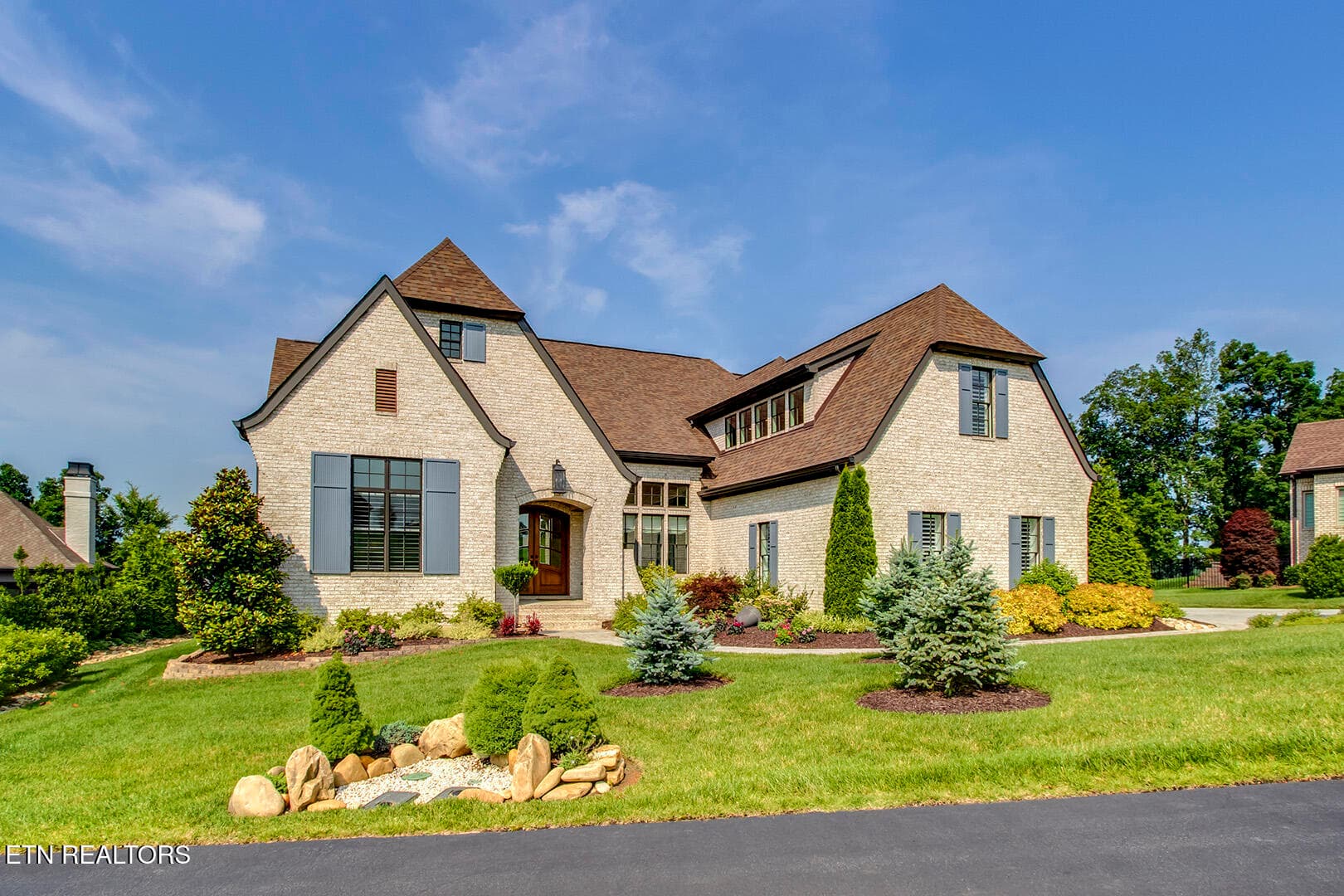 1270 Shadow Hill Drive, Lenoir City, TN 37772
