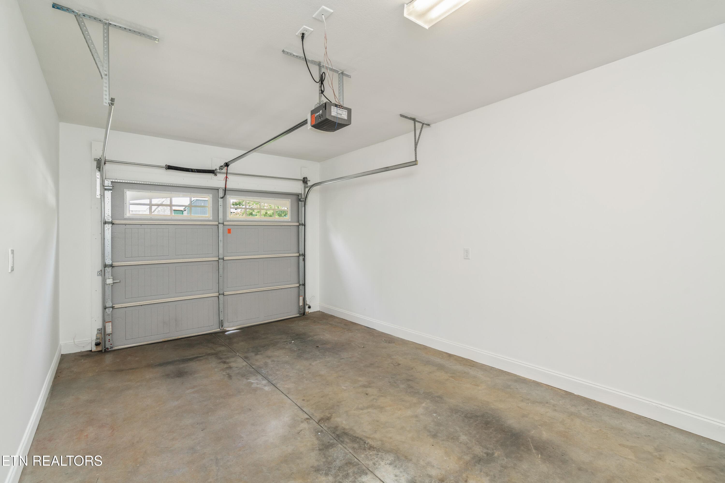 Garage - 4810 Fountain View Way, Knoxville, TN 37918, Knoxville