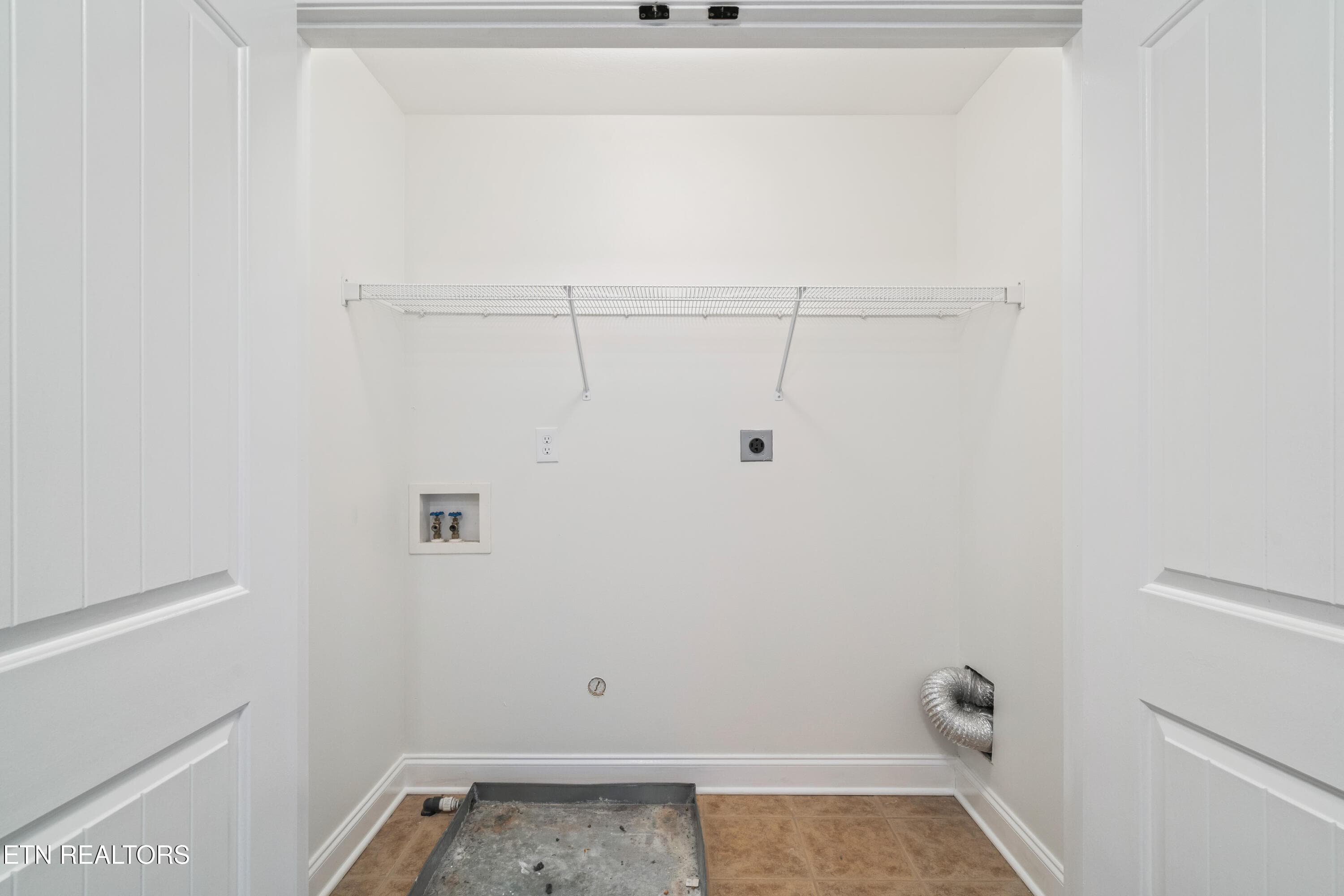 Laundry - 4810 Fountain View Way, Knoxville, TN 37918, Knoxville