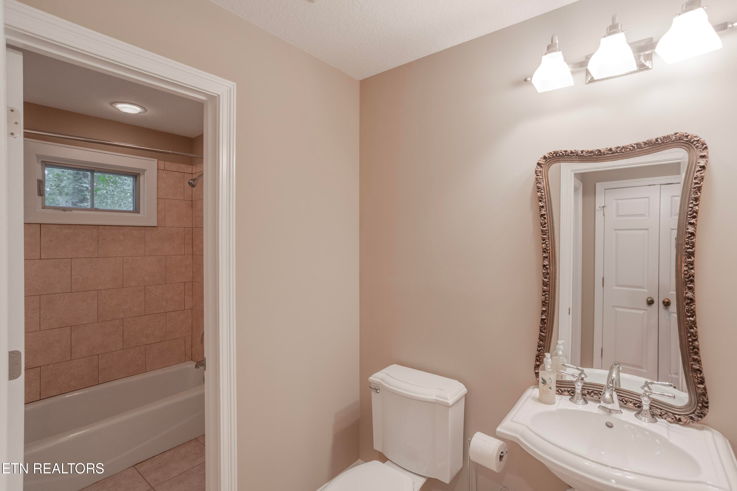 Interior_Guest-BA1_01 - 4193 Parris Drive, Lenoir City, TN 37772, Lenoir City