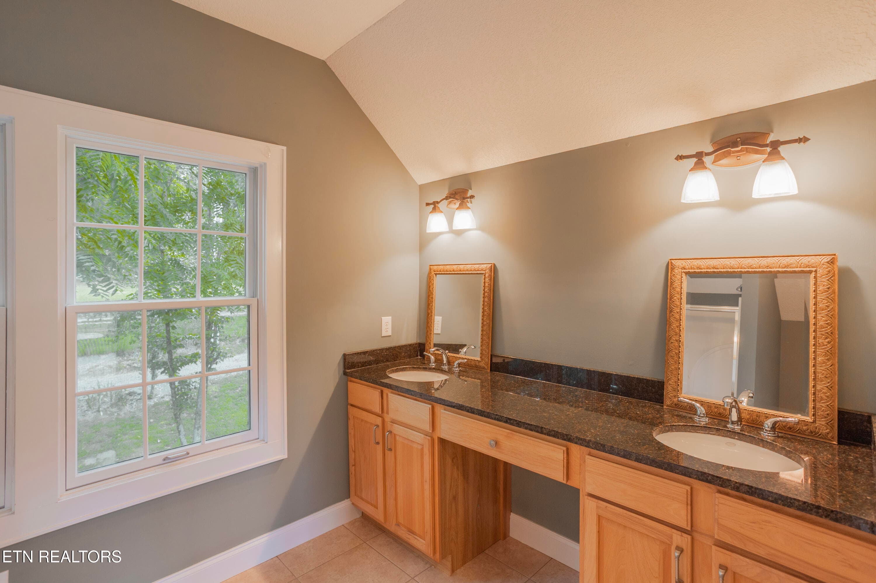 Interior_Guest-BA3_02 - 4193 Parris Drive, Lenoir City, TN 37772, Lenoir City