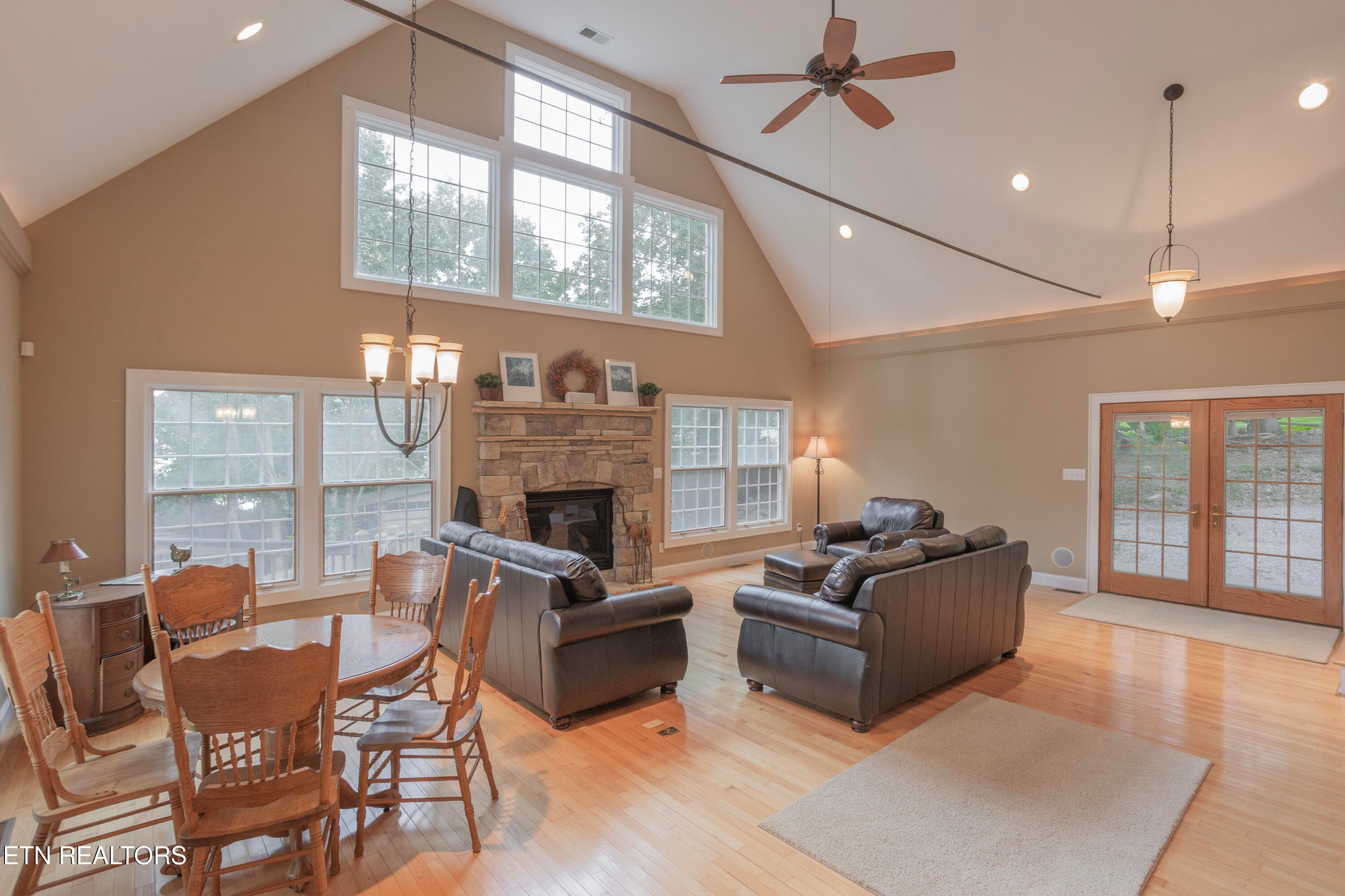 Interior_Living-Room_03 - 4193 Parris Drive, Lenoir City, TN 37772, Lenoir City