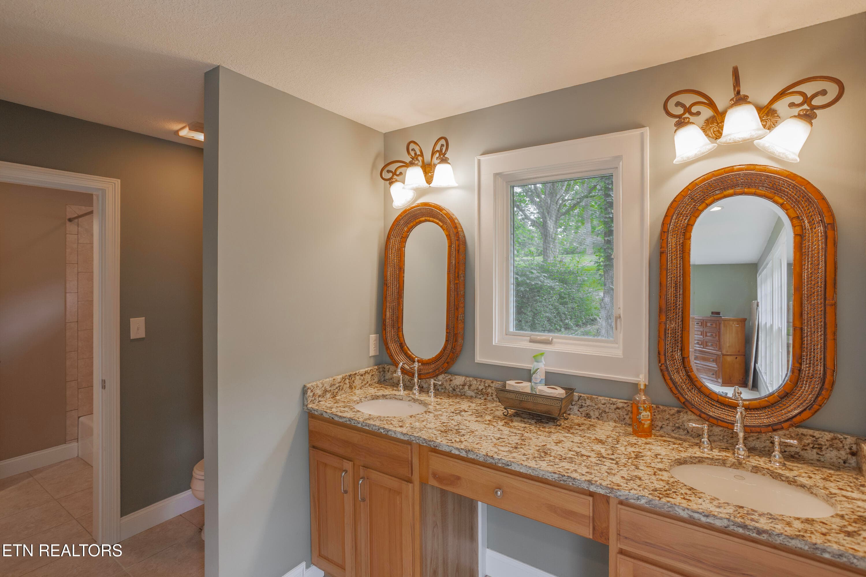 Interior_Main-BA_01 - 4193 Parris Drive, Lenoir City, TN 37772, Lenoir City