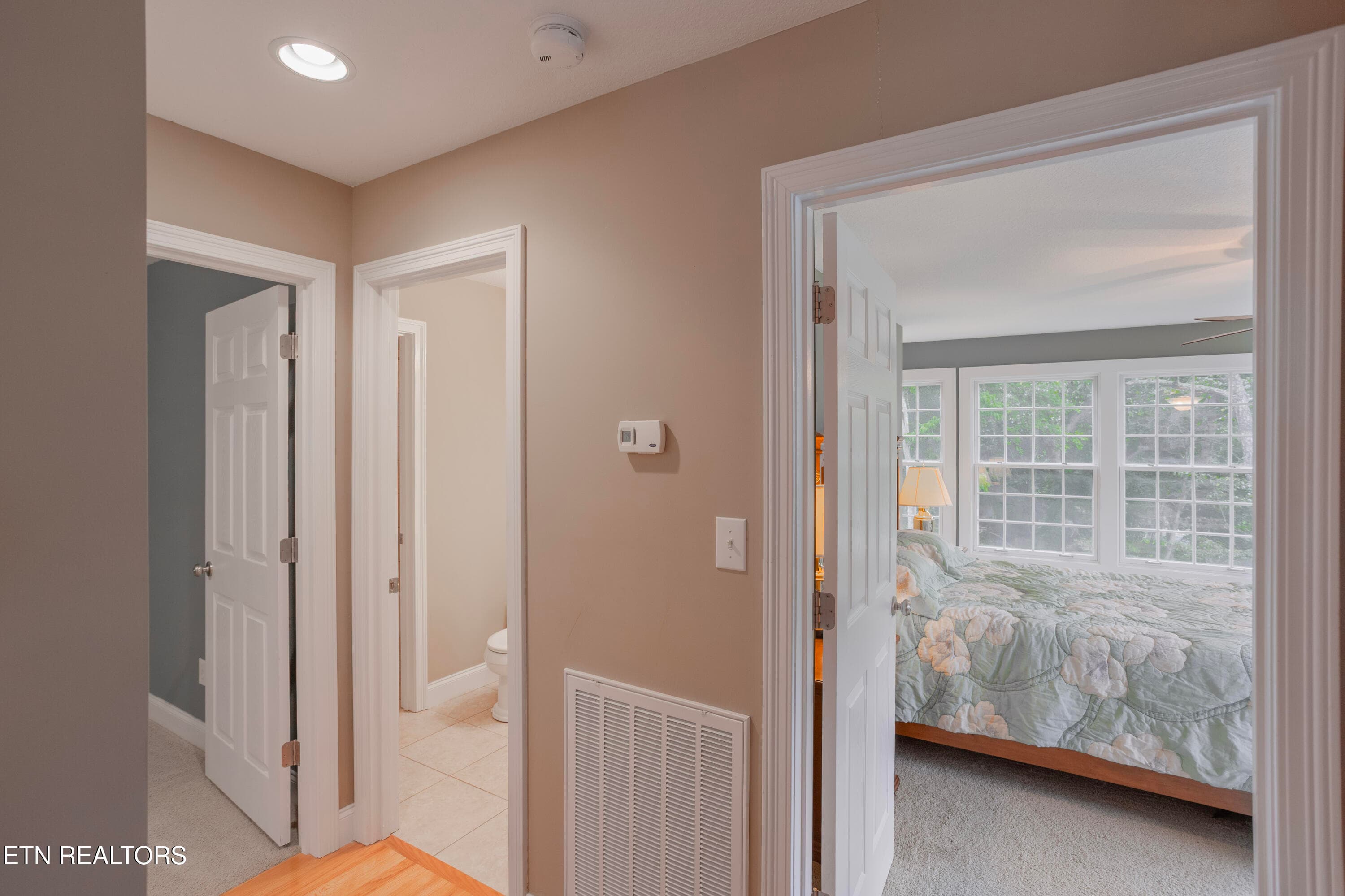 Interior_Main-BD-Hallway_01 - 4193 Parris Drive, Lenoir City, TN 37772, Lenoir City