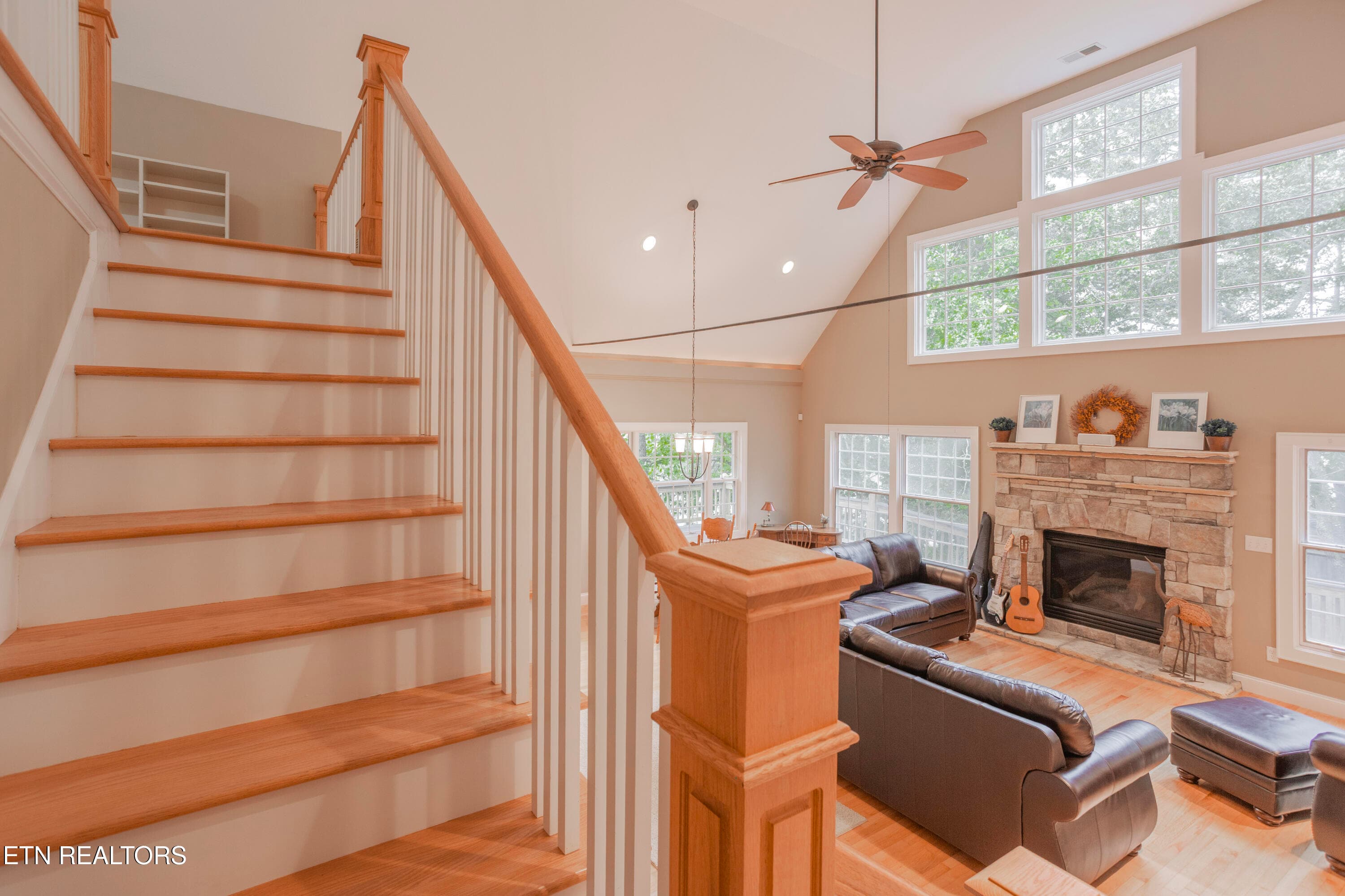 Interior_Stairway_01 - 4193 Parris Drive, Lenoir City, TN 37772, Lenoir City