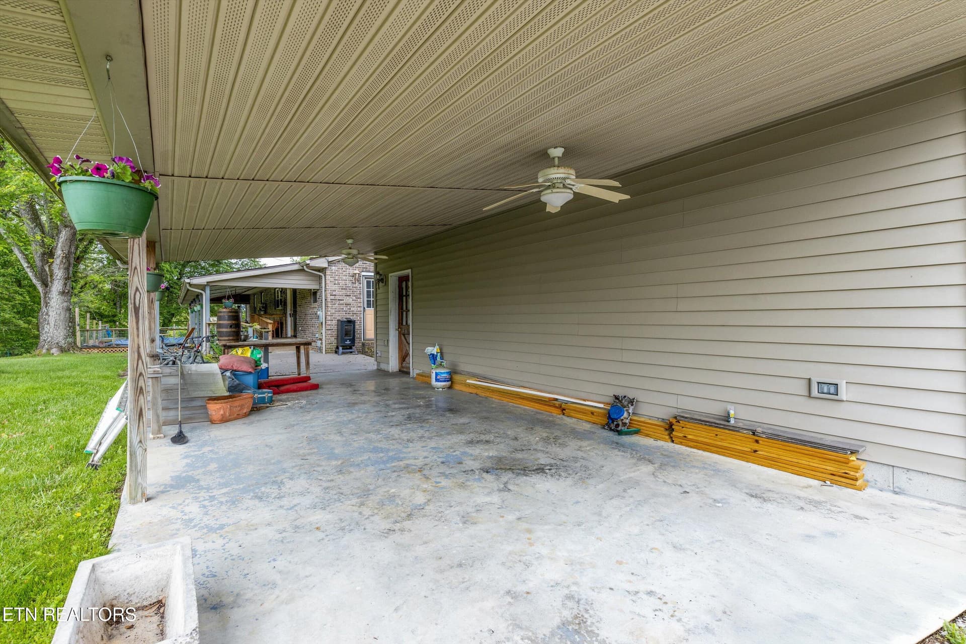 Carport - 9438-0 Morgan County Hwy, Sunbright, TN 37872