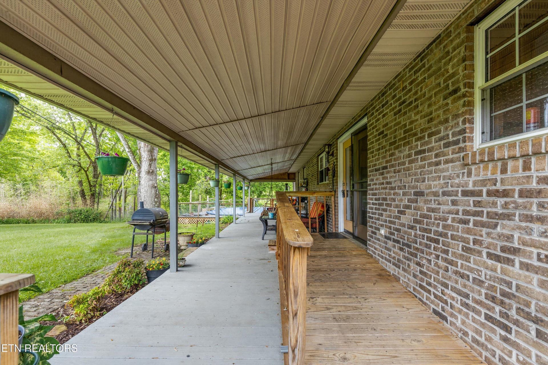 Welcoming Entry - 9438-0 Morgan County Hwy, Sunbright, TN 37872