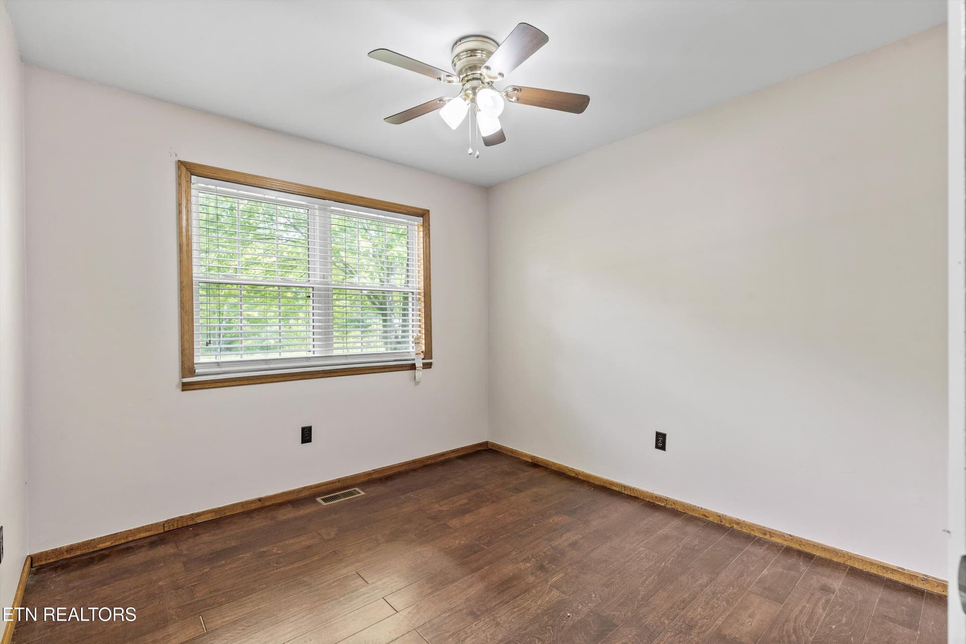 Second Bedroom - 9438-0 Morgan County Hwy, Sunbright, TN 37872