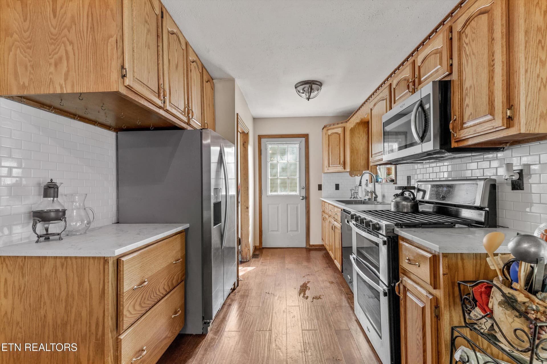 Charming Kitchen with Modern Comfort - 9438-0 Morgan County Hwy, Sunbright, TN 37872