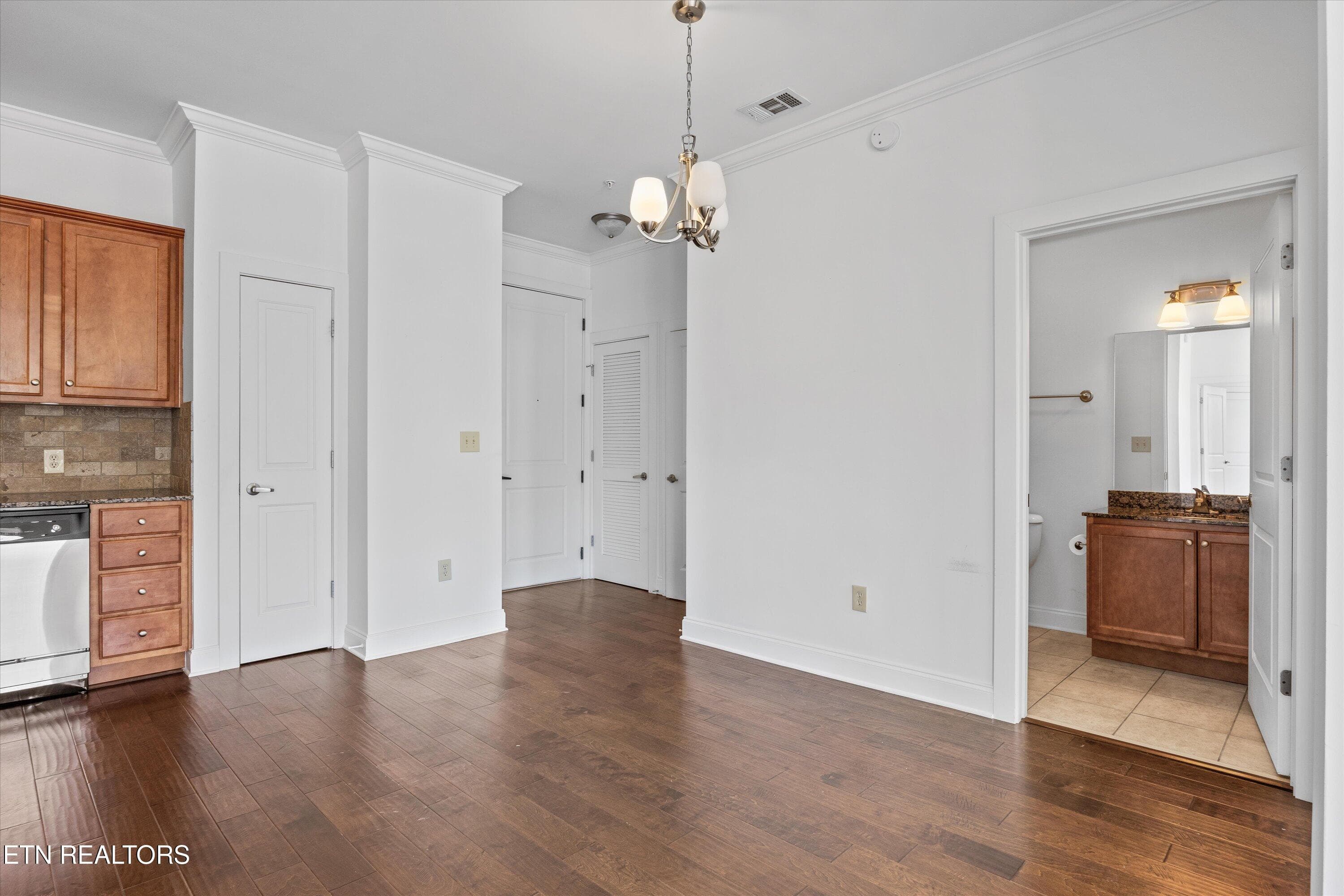 11-445 W Blount Ave 12 - 445 W Blount Ave 428, Knoxville, TN 37920, Knoxville
