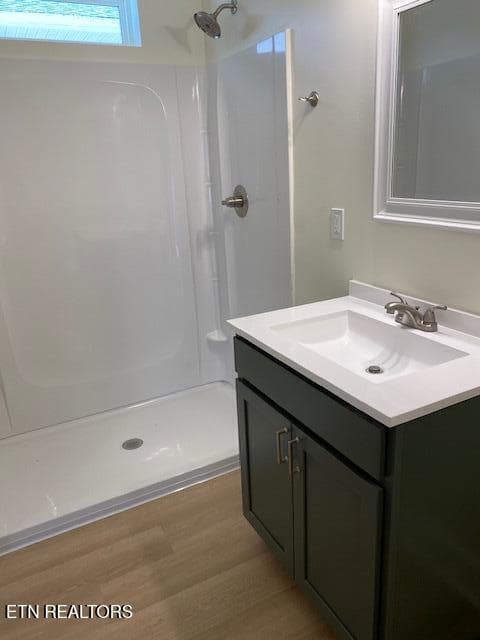 walk in shower primary bathroom - 1831 Granville Terrace, Knoxville, TN 37915, Knoxville