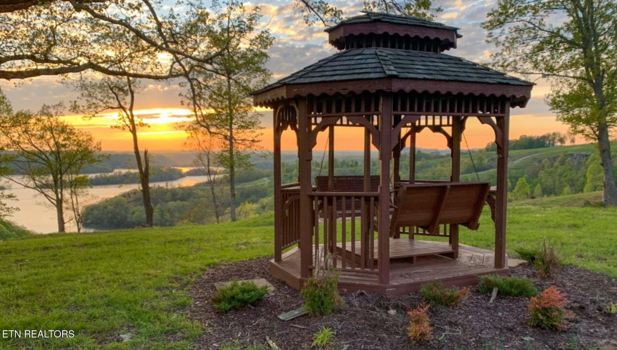 sunset pavilion (1) - Lot 15C Swan Ridge Rd, Hilham, TN 38568