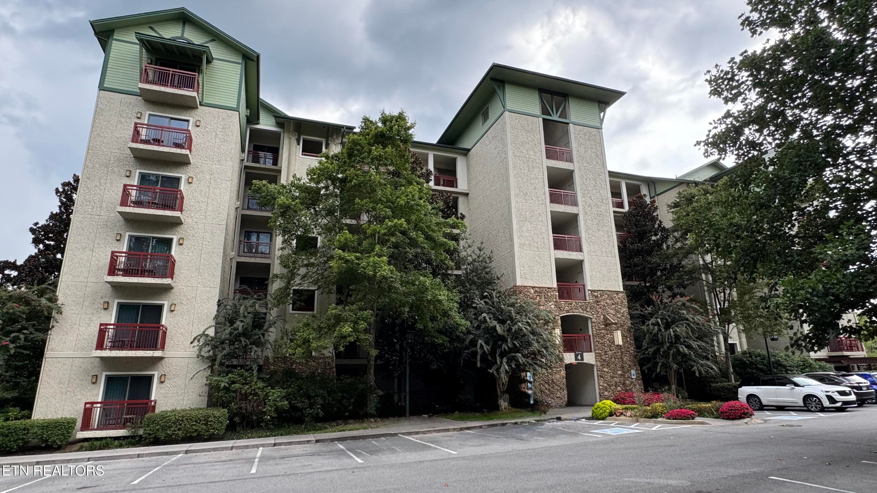212 Dollywood Ln Unit 420, Pigeon Forge, TN 37863
