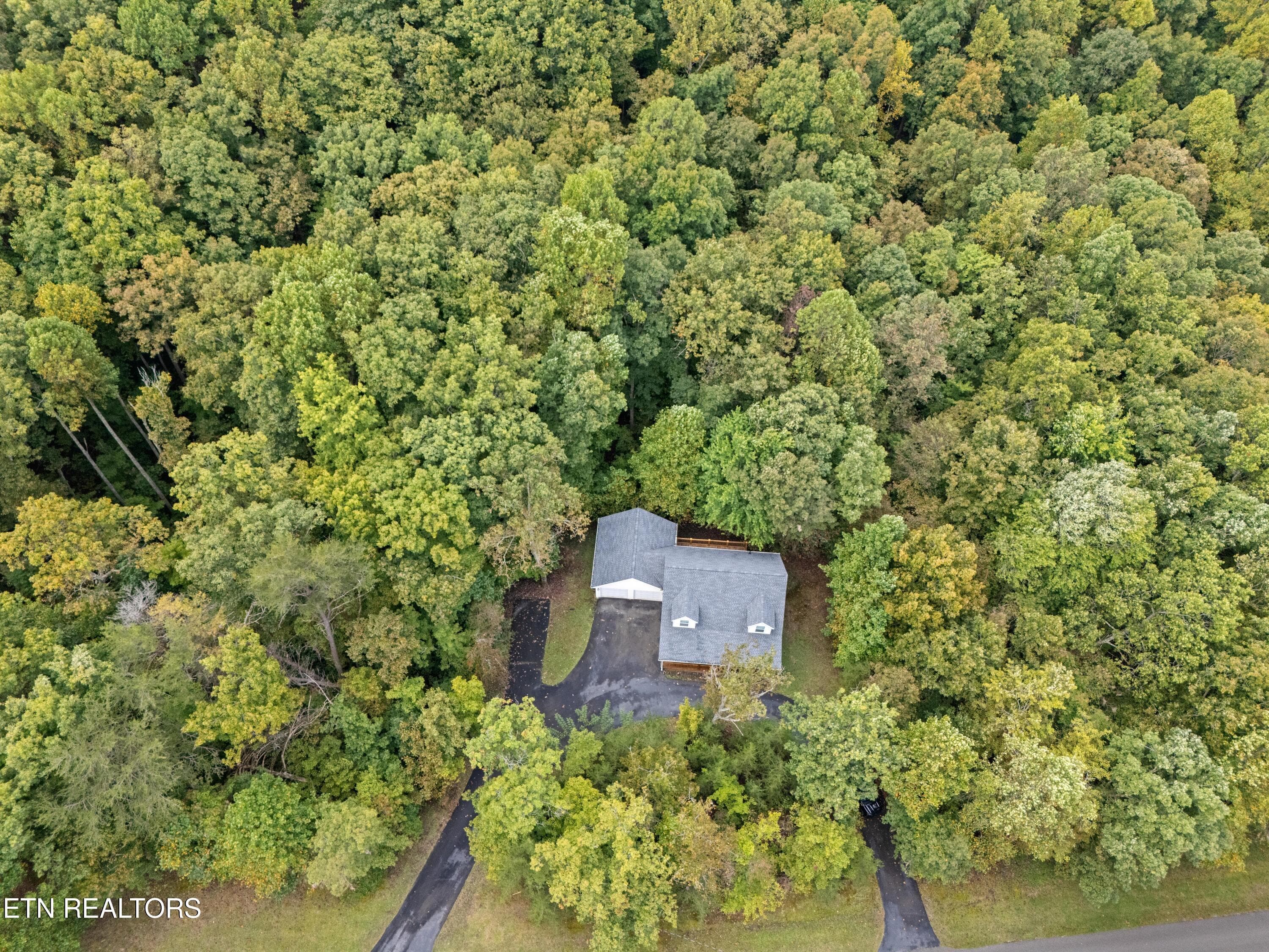 DJI_20250922094132_0004_D - 359 E Cove Rd, Monterey, TN 38574