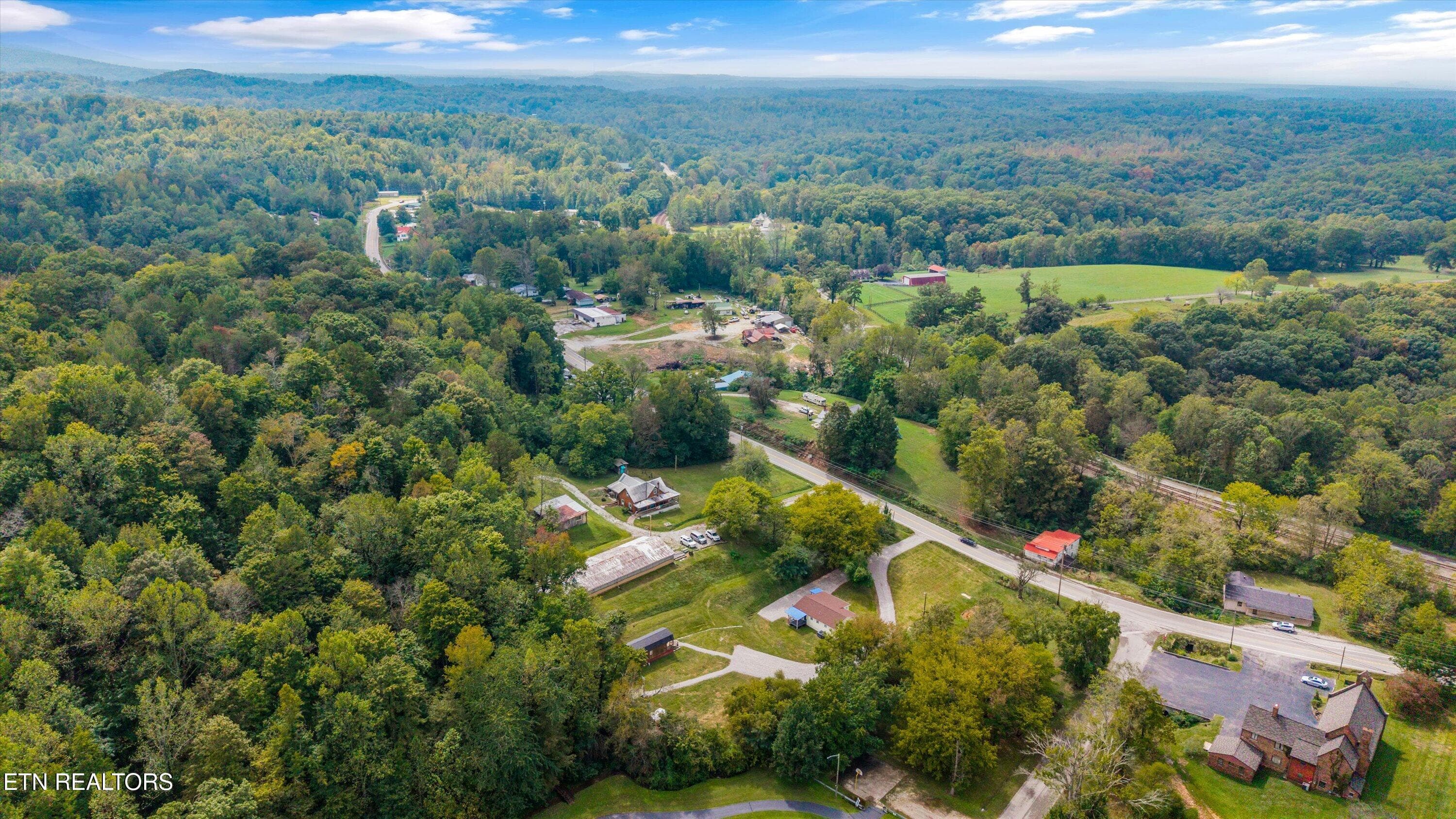 32-5704 Scott Hwy 25 - 5704 Scott Hwy, Robbins, TN 37852