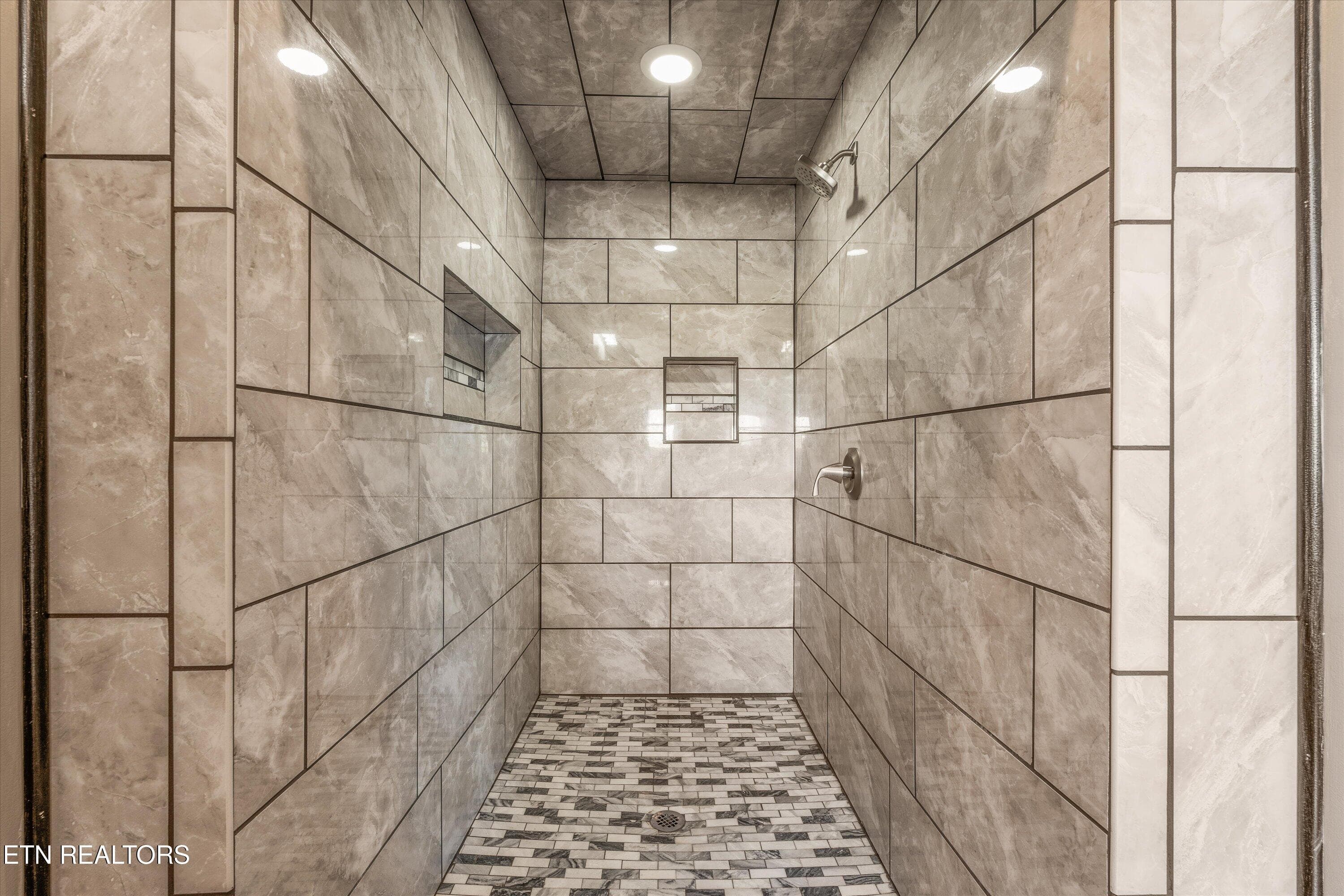 23-620 E Norris Point Rd-21 - 620 E Norris Point Rd, LaFollette, TN 37766