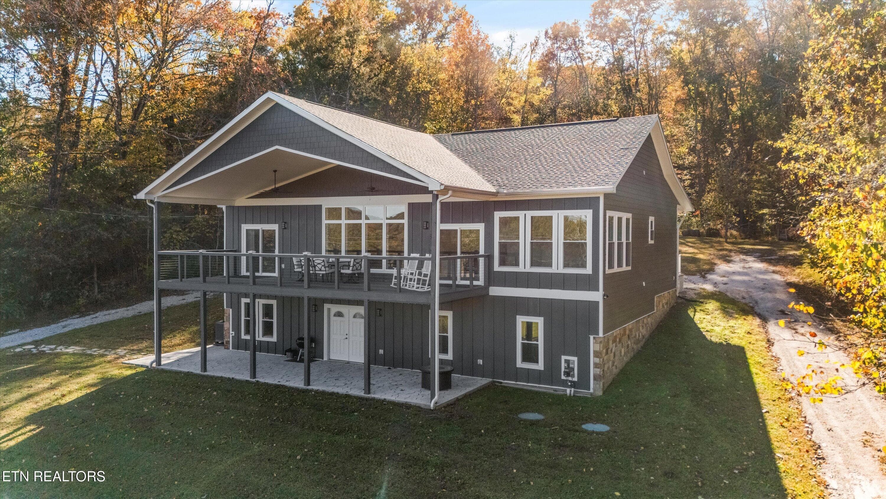 620 E Norris Point Rd, LaFollette, TN 37766
