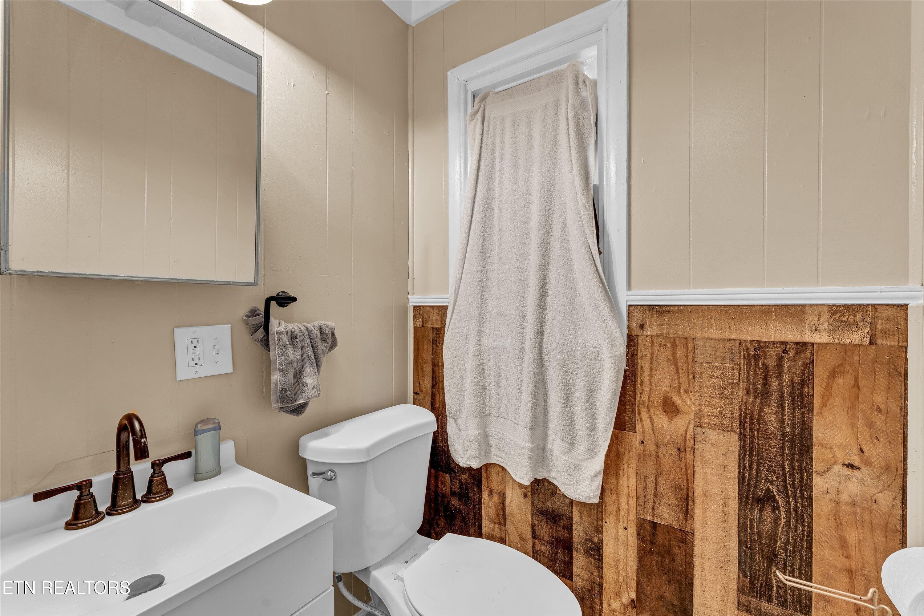 22-558 - 560 W Outer Dr-22 - 558/560 W Outer Drive, Oak Ridge, TN 37830