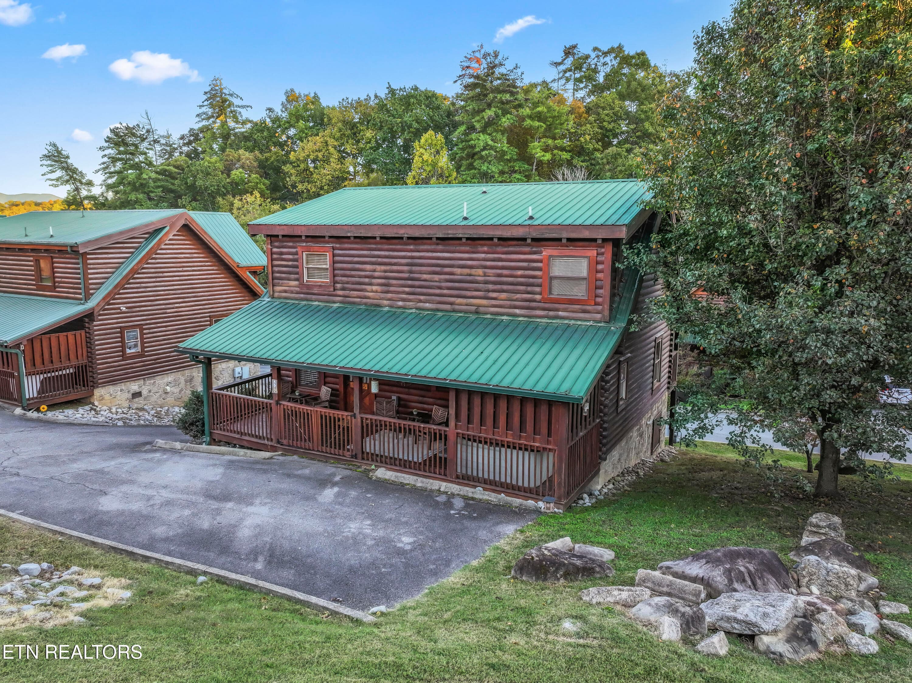 Porch Entry - 526 Blackberry Ridge Way, Pigeon Forge, TN 37863