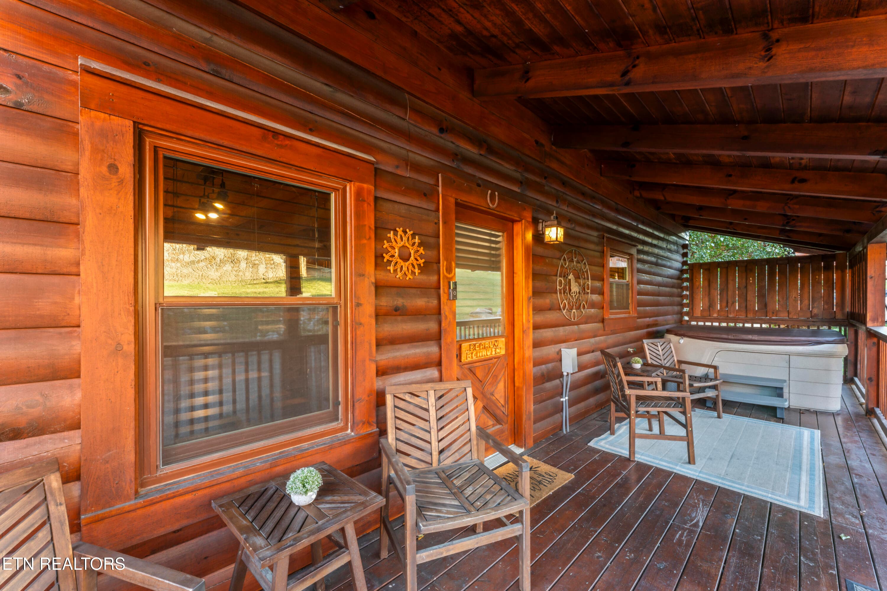 Covered Front Porch - 526 Blackberry Ridge Way, Pigeon Forge, TN 37863
