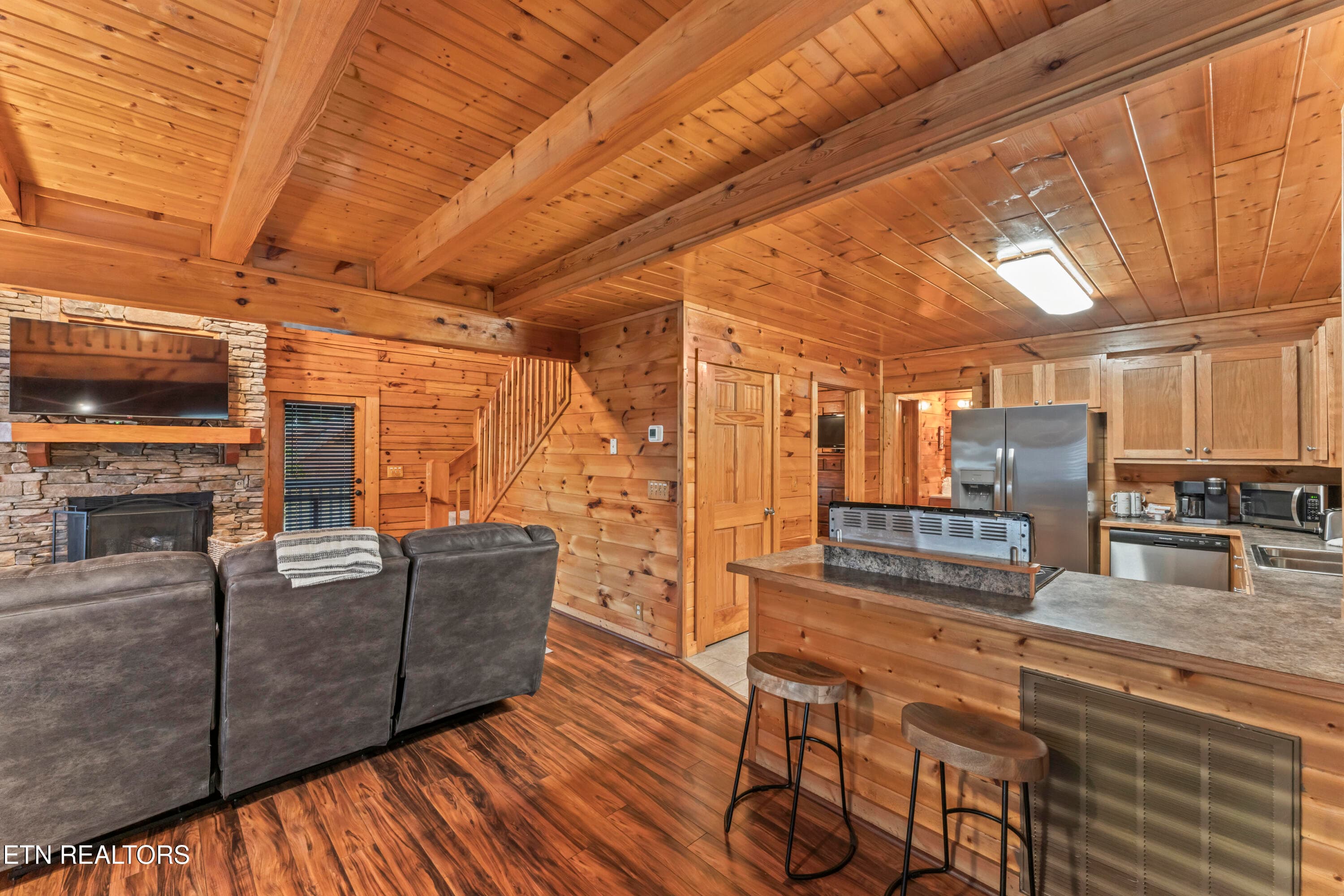 Entry - 526 Blackberry Ridge Way, Pigeon Forge, TN 37863