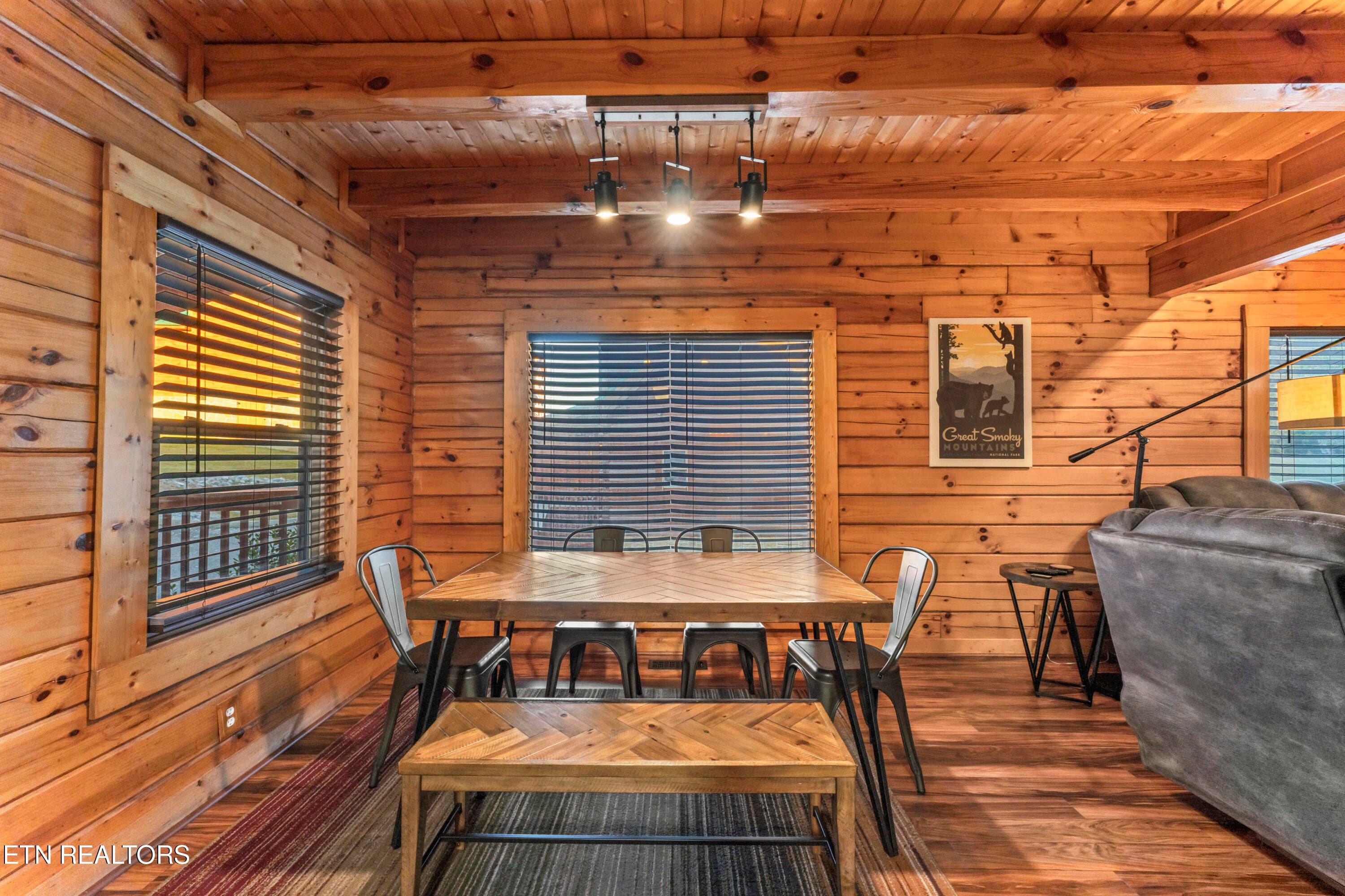 Dining Area Main Floor (2) - 526 Blackberry Ridge Way, Pigeon Forge, TN 37863