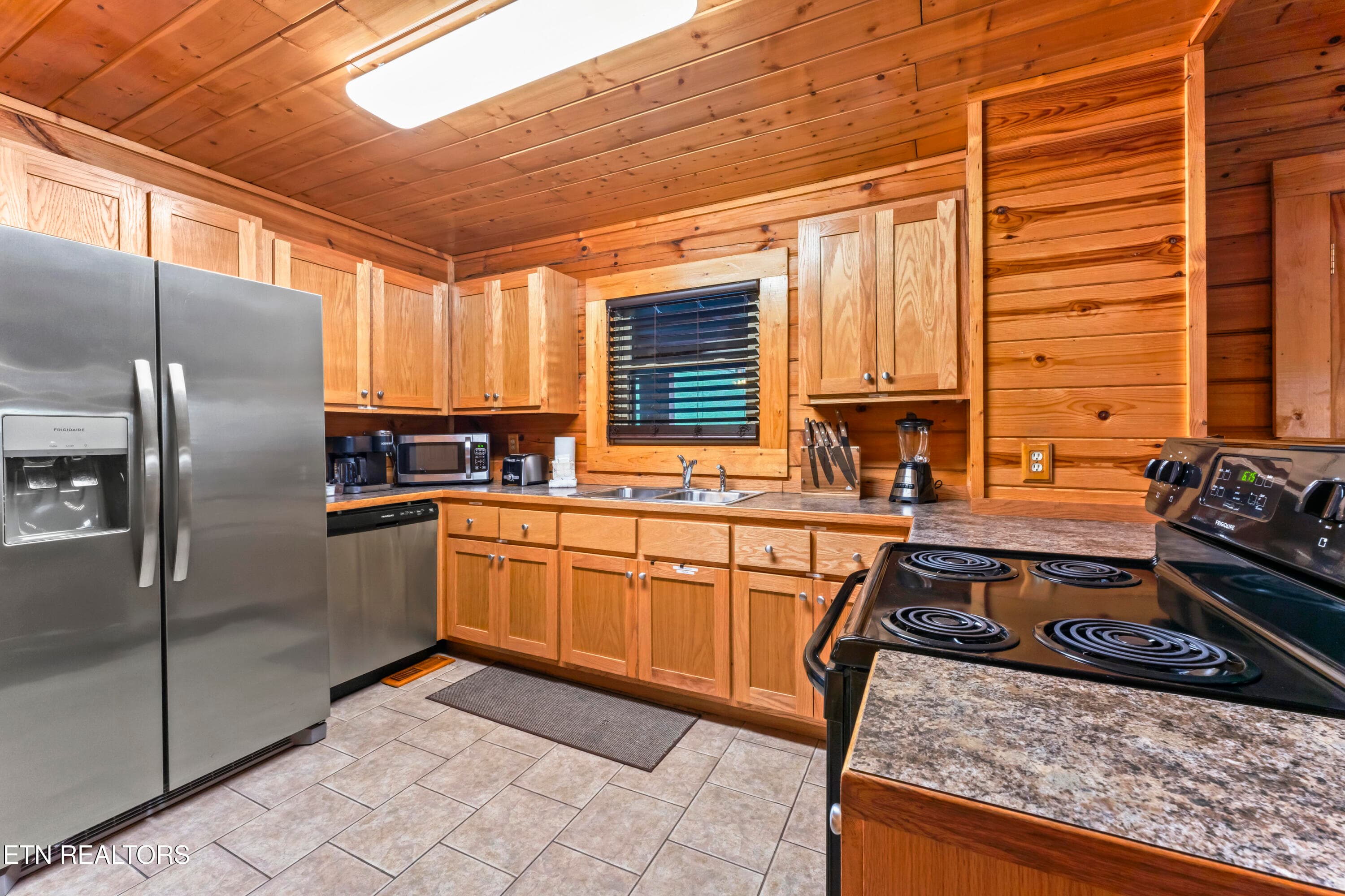 Kitchen View - 526 Blackberry Ridge Way, Pigeon Forge, TN 37863
