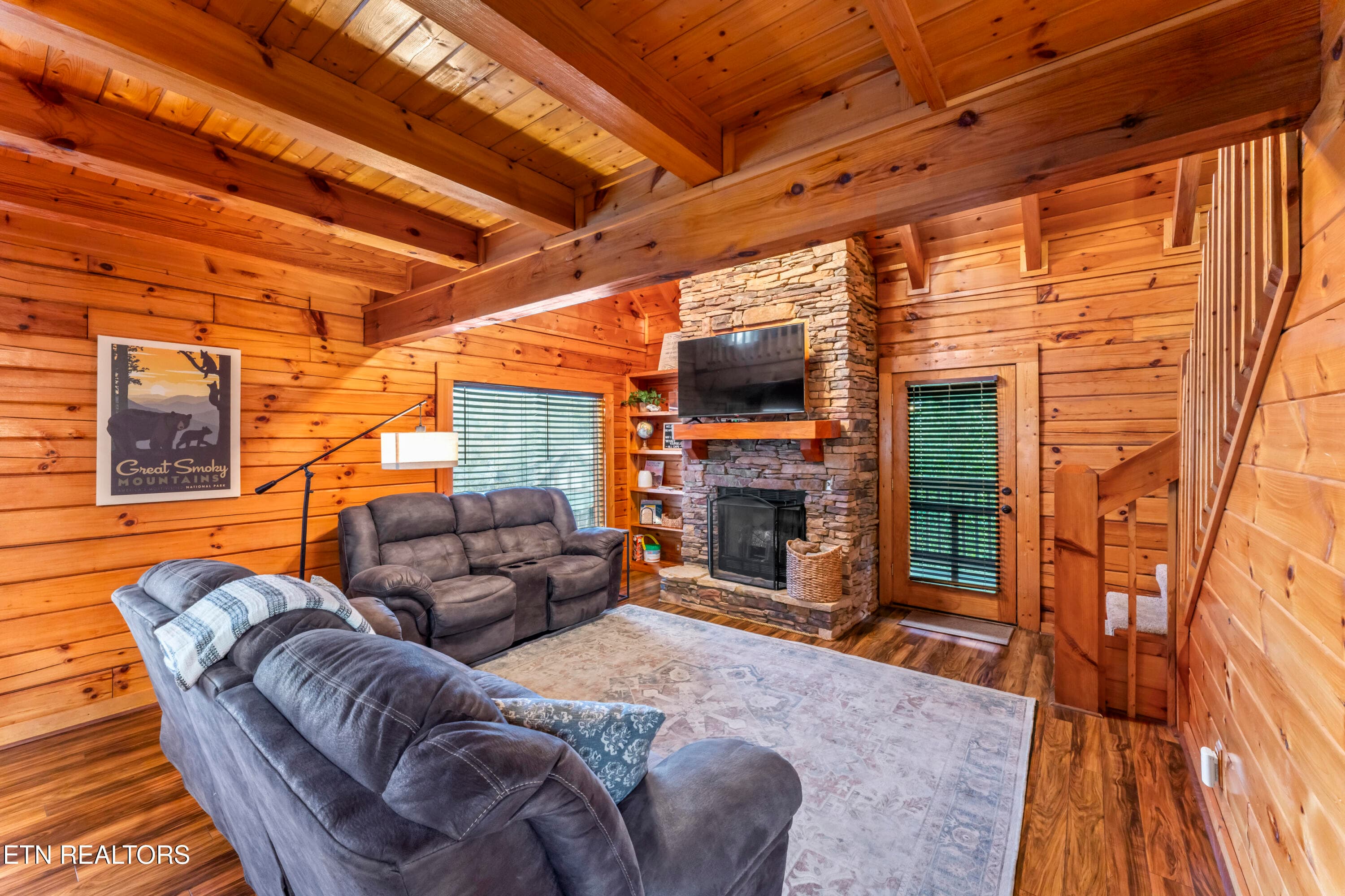Living Room Area - 526 Blackberry Ridge Way, Pigeon Forge, TN 37863