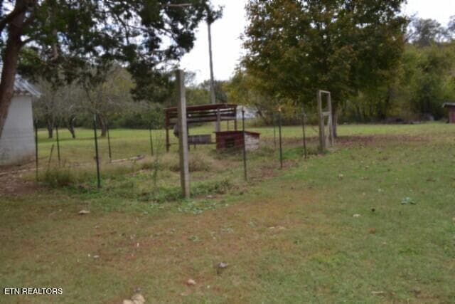 218 East Lake Ave, Celina, TN 38551