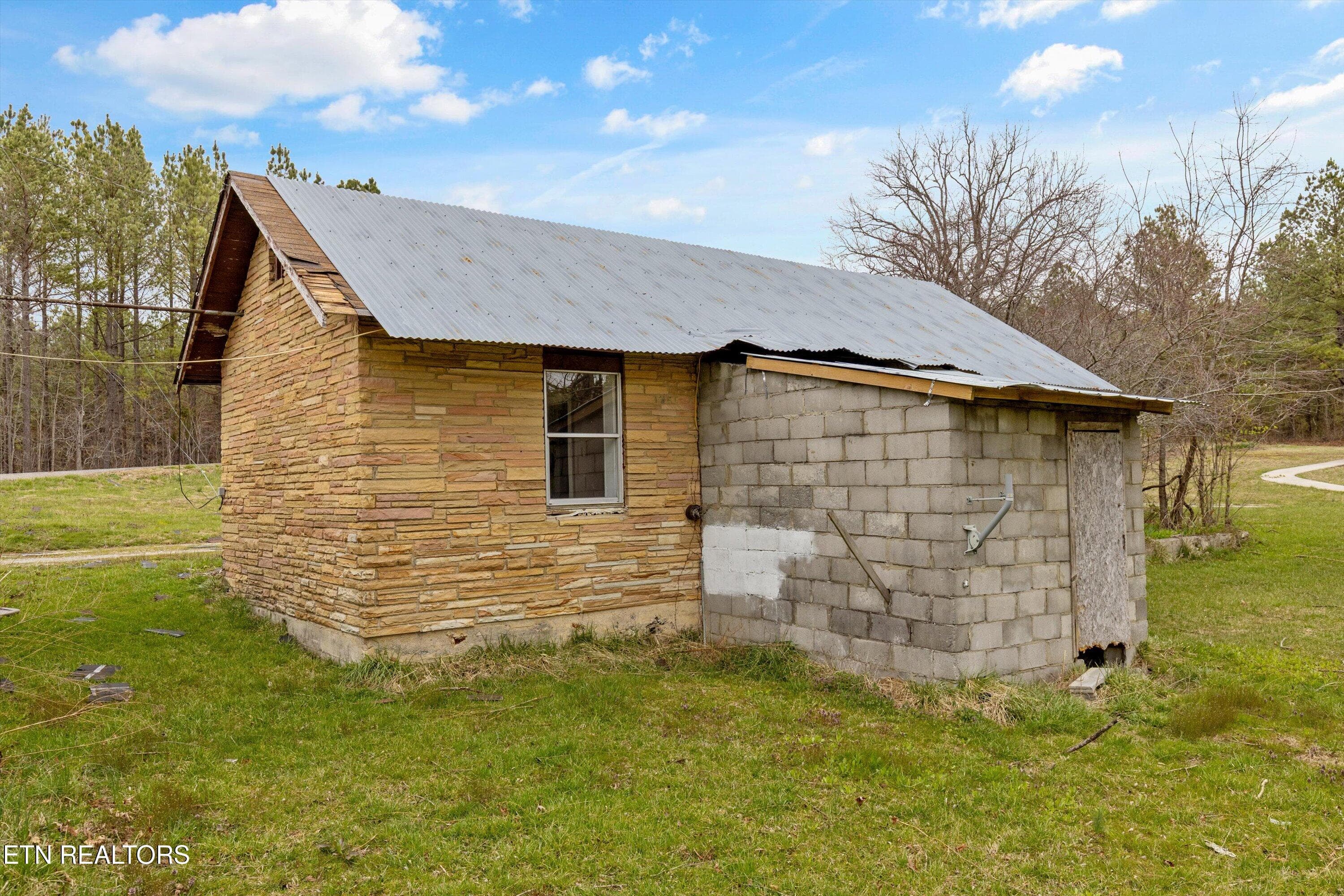 Exterior - 9476 Morgan County Hwy, Sunbright, TN 37872