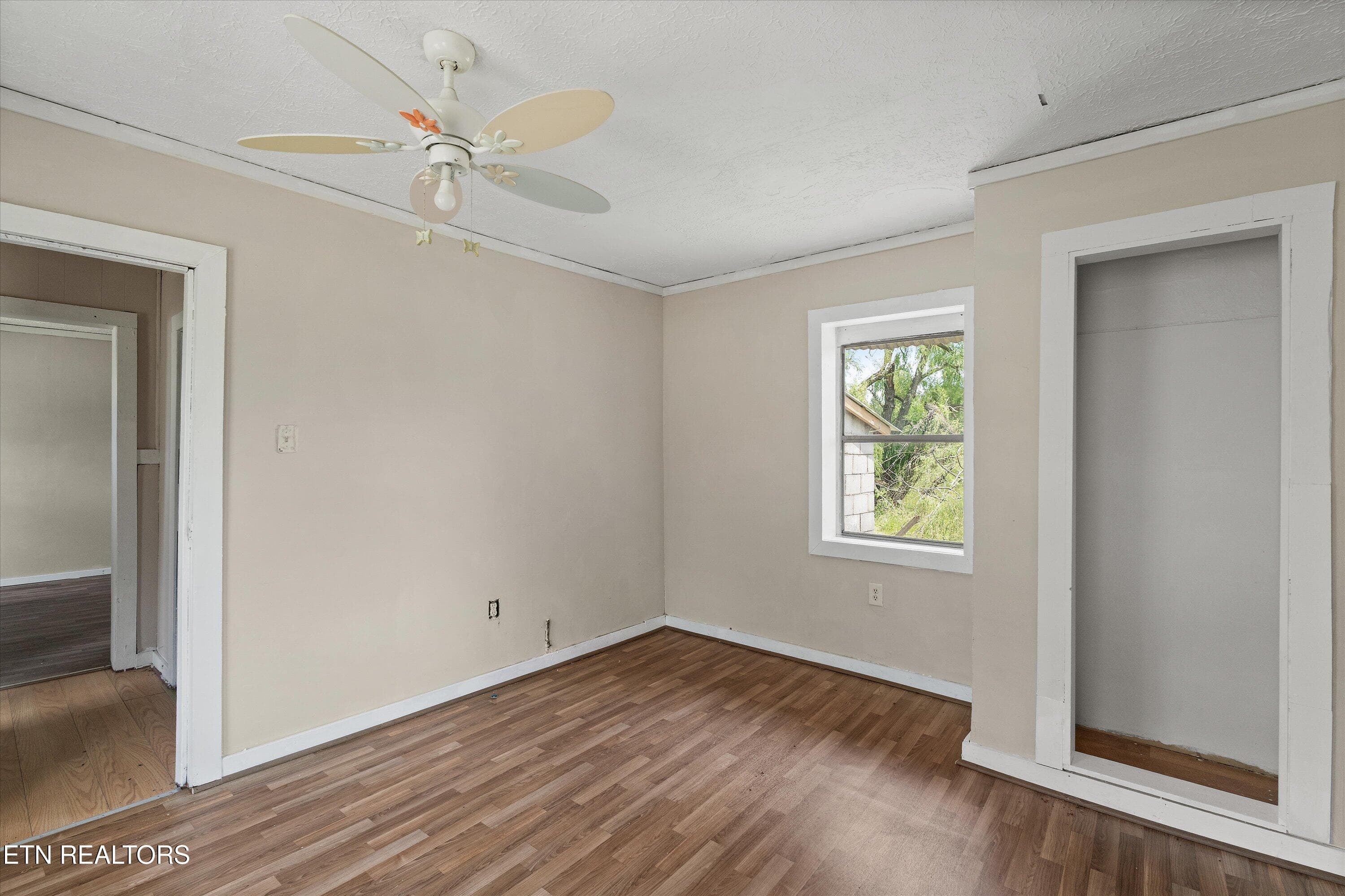 Spacious Bedroom - 9476 Morgan County Hwy, Sunbright, TN 37872