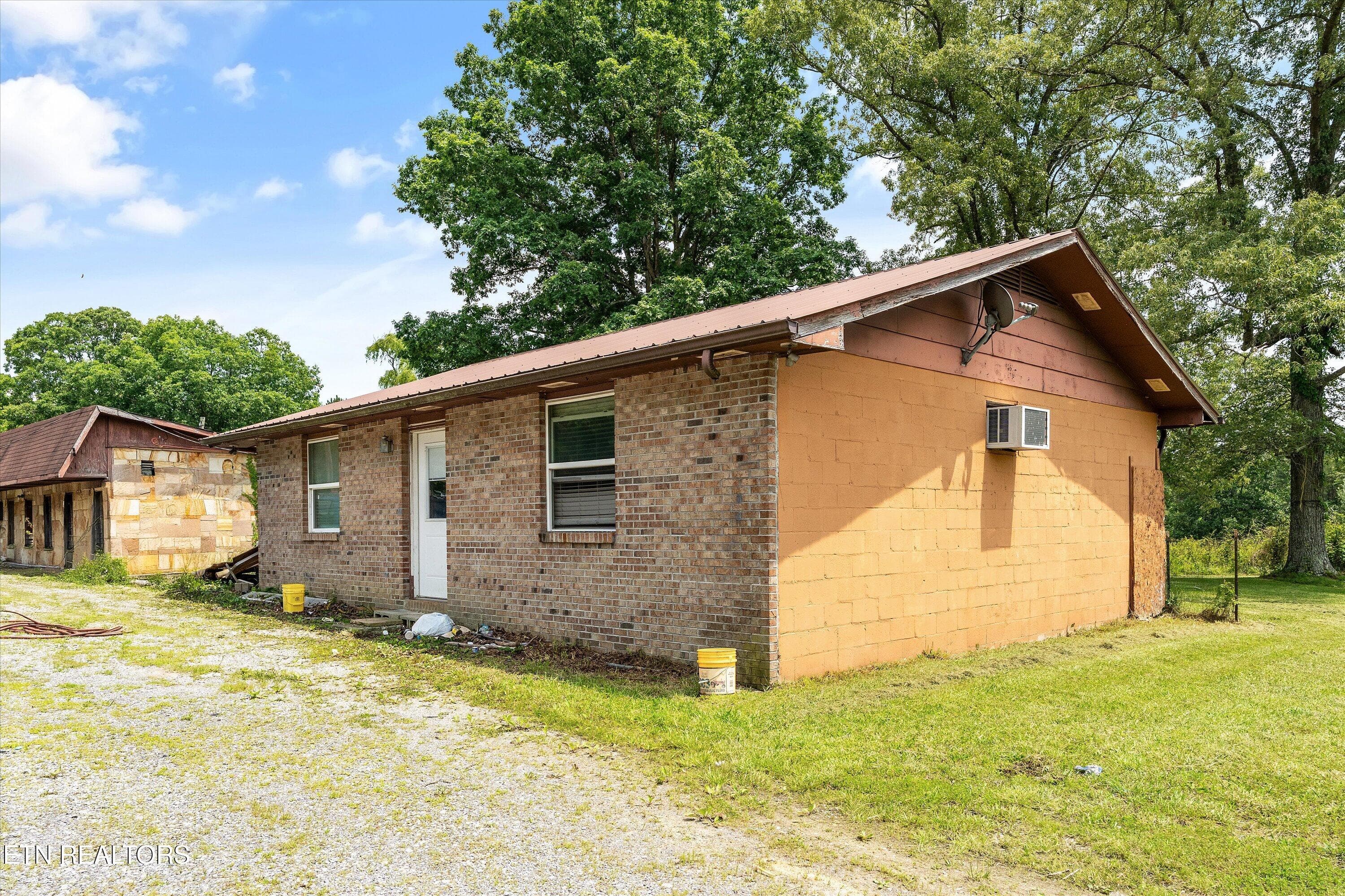 Unit 2 Front Exterior - 9476 Morgan County Hwy, Sunbright, TN 37872