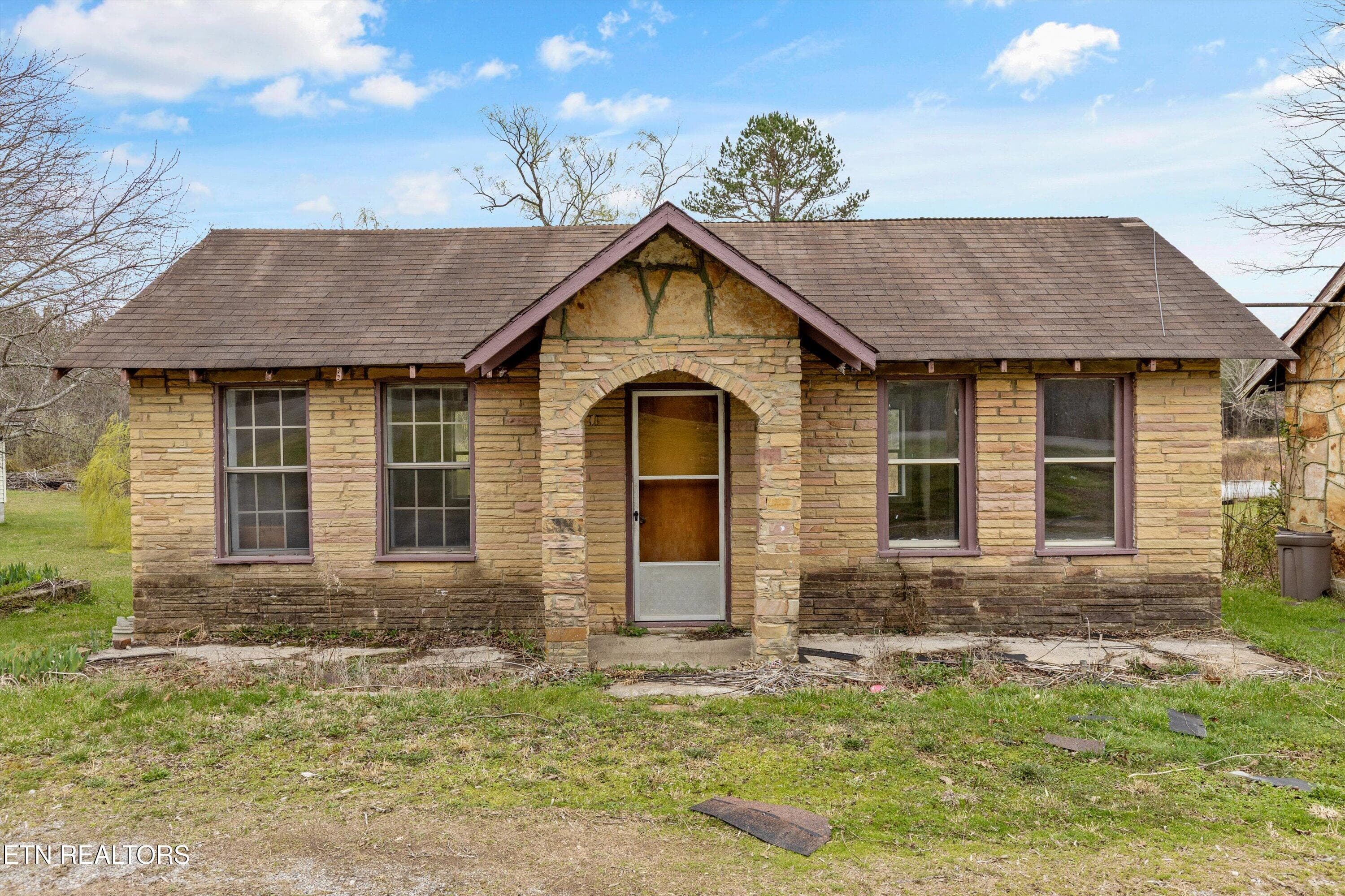 Unit 2 Front Exterior - 9476 Morgan County Hwy, Sunbright, TN 37872