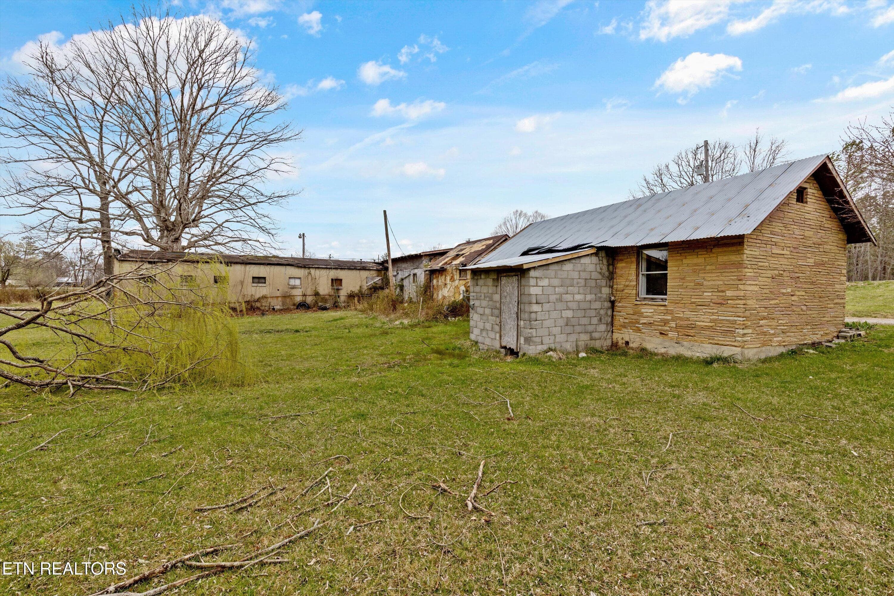 Exterior - 9476 Morgan County Hwy, Sunbright, TN 37872