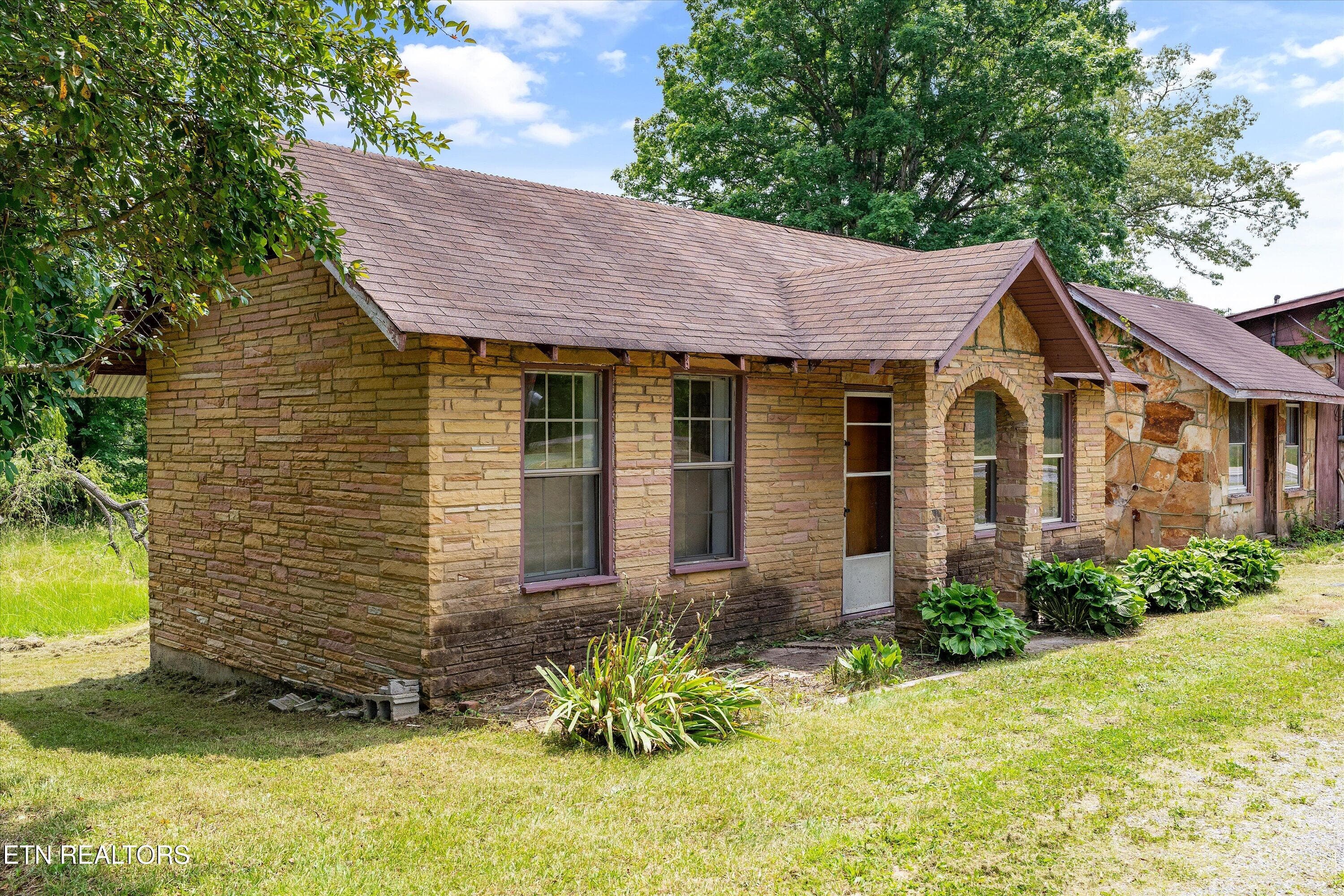 Beautiful Historic Exterior - 9476 Morgan County Hwy, Sunbright, TN 37872