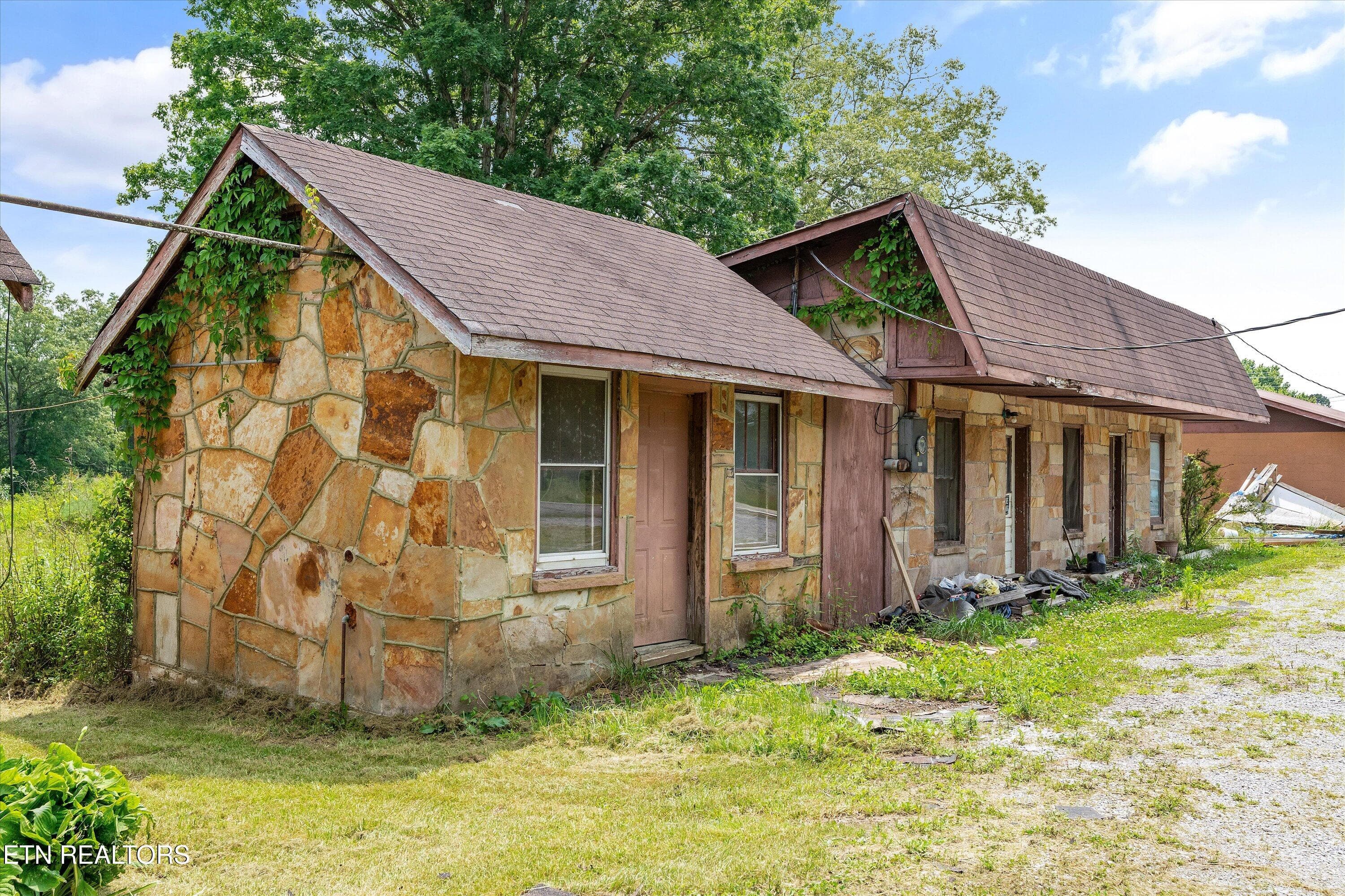 Beautiful Historic Exterior - 9476 Morgan County Hwy, Sunbright, TN 37872