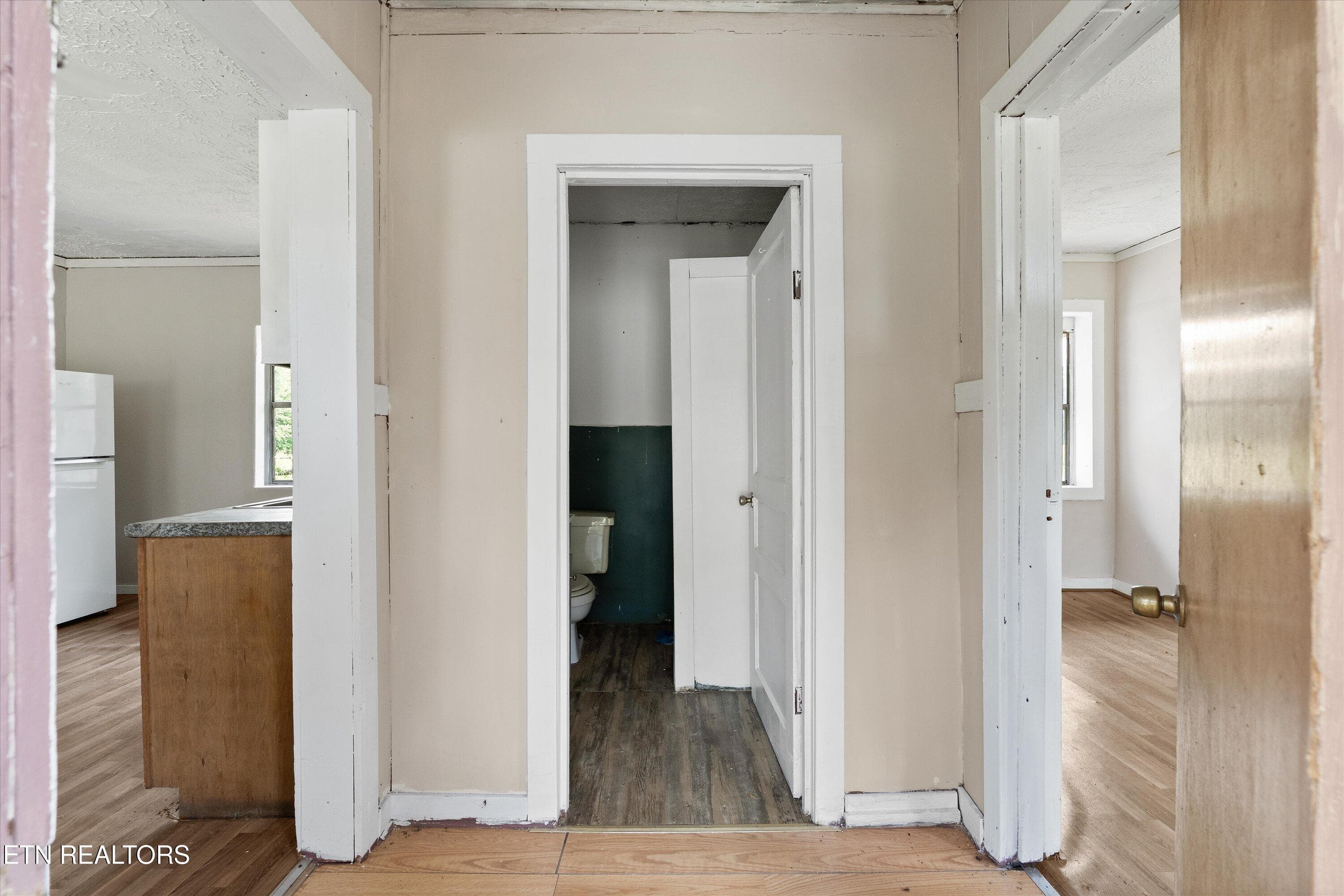 Hallway - 9476 Morgan County Hwy, Sunbright, TN 37872