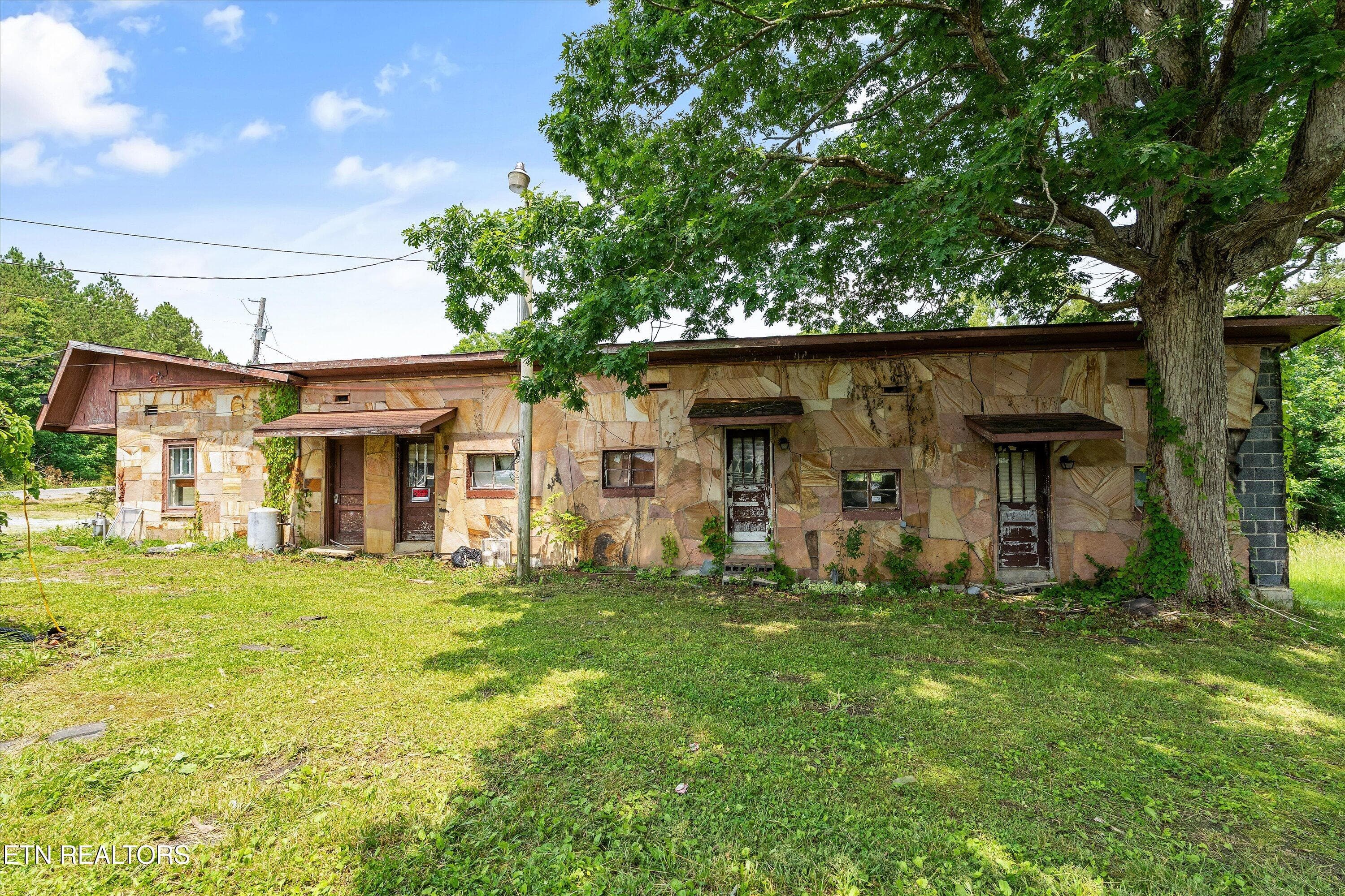 Beautiful Existing Structures - 9476 Morgan County Hwy, Sunbright, TN 37872