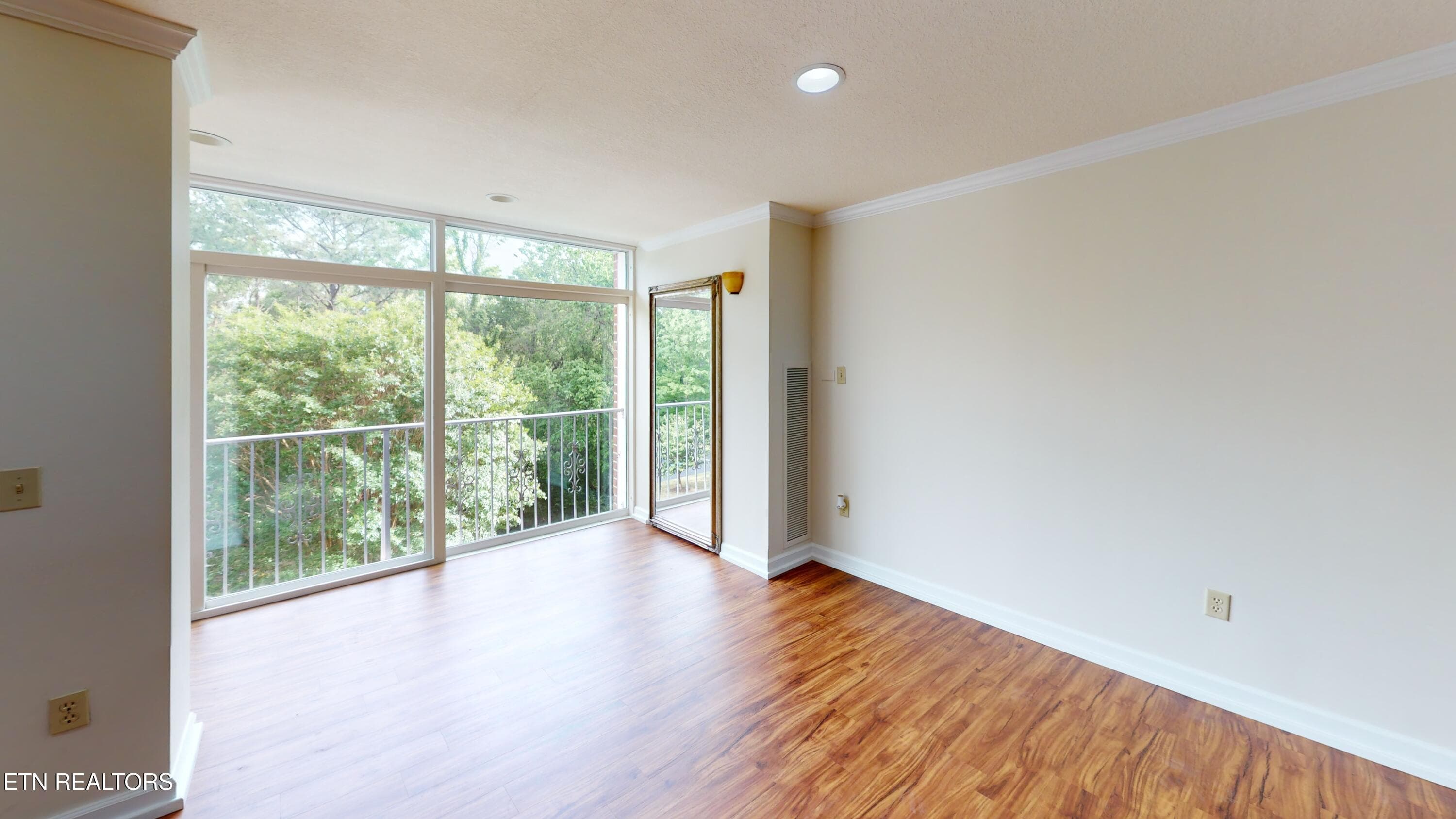 8-Living-Room 3 - 1414 Continental Drive 302, Chattanooga, TN 37405, Chattanooga
