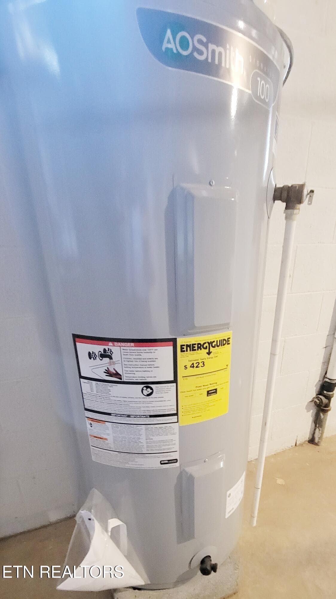 WATER HEATER - 35 McDonald Rd, Midway, TN 37809