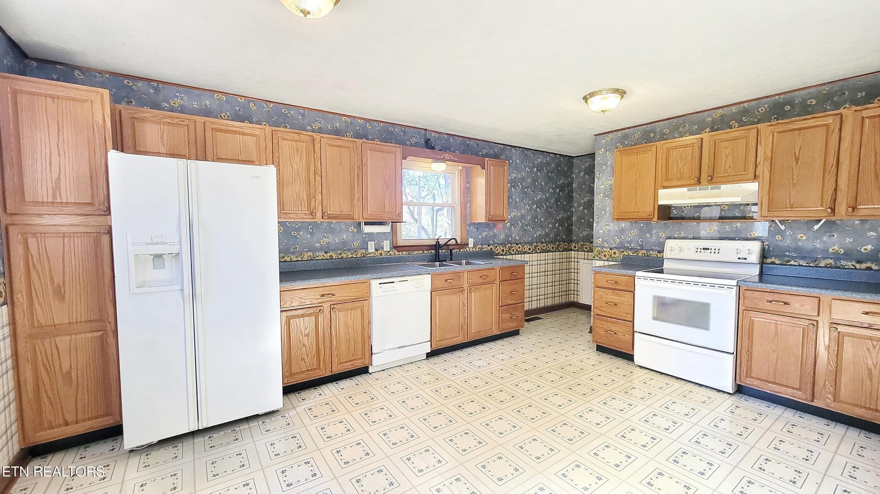 LARGE KITCHEN - 35 McDonald Rd, Midway, TN 37809