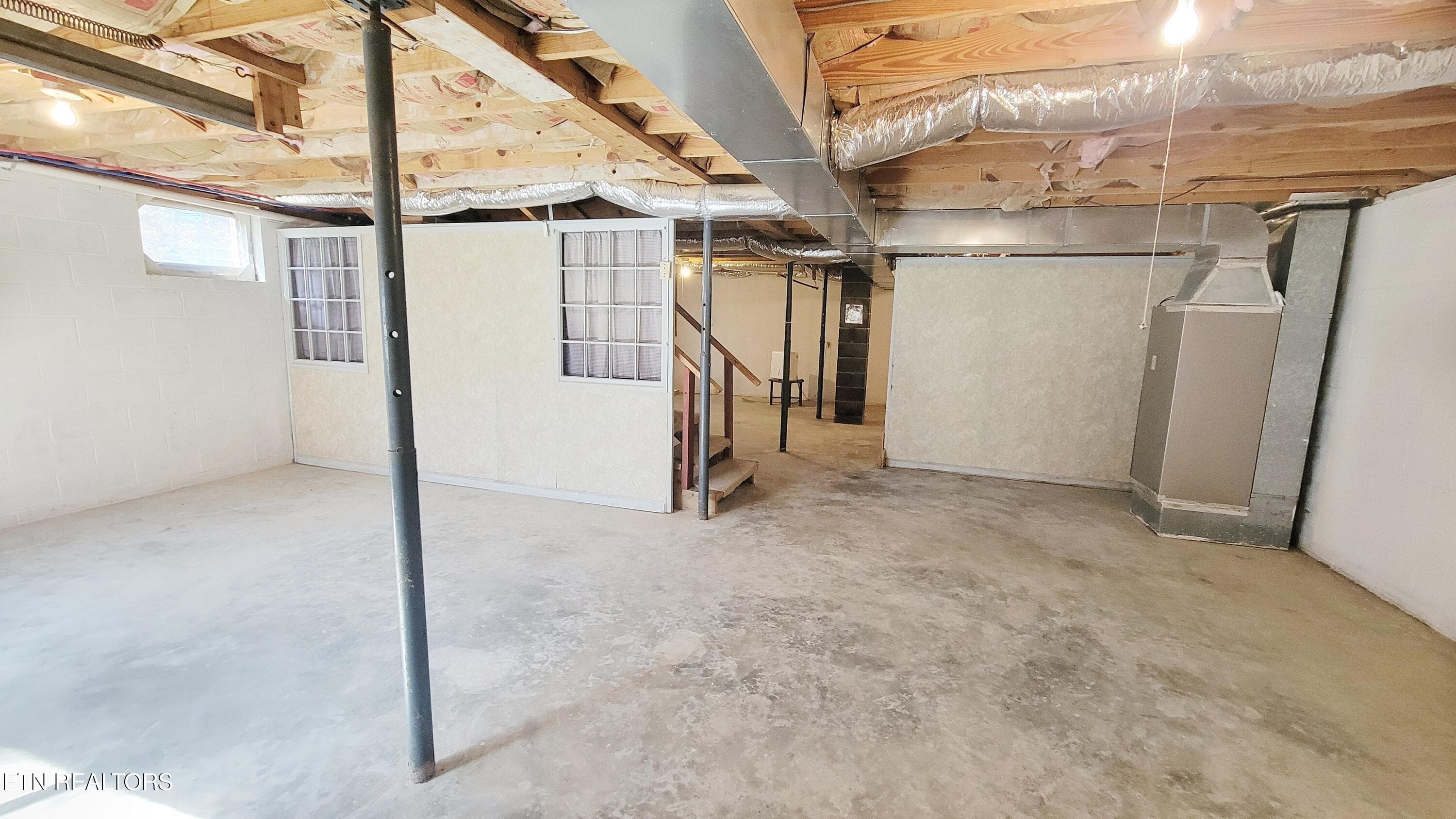 SPACIOUS USABLE WORKSHOP - 35 McDonald Rd, Midway, TN 37809