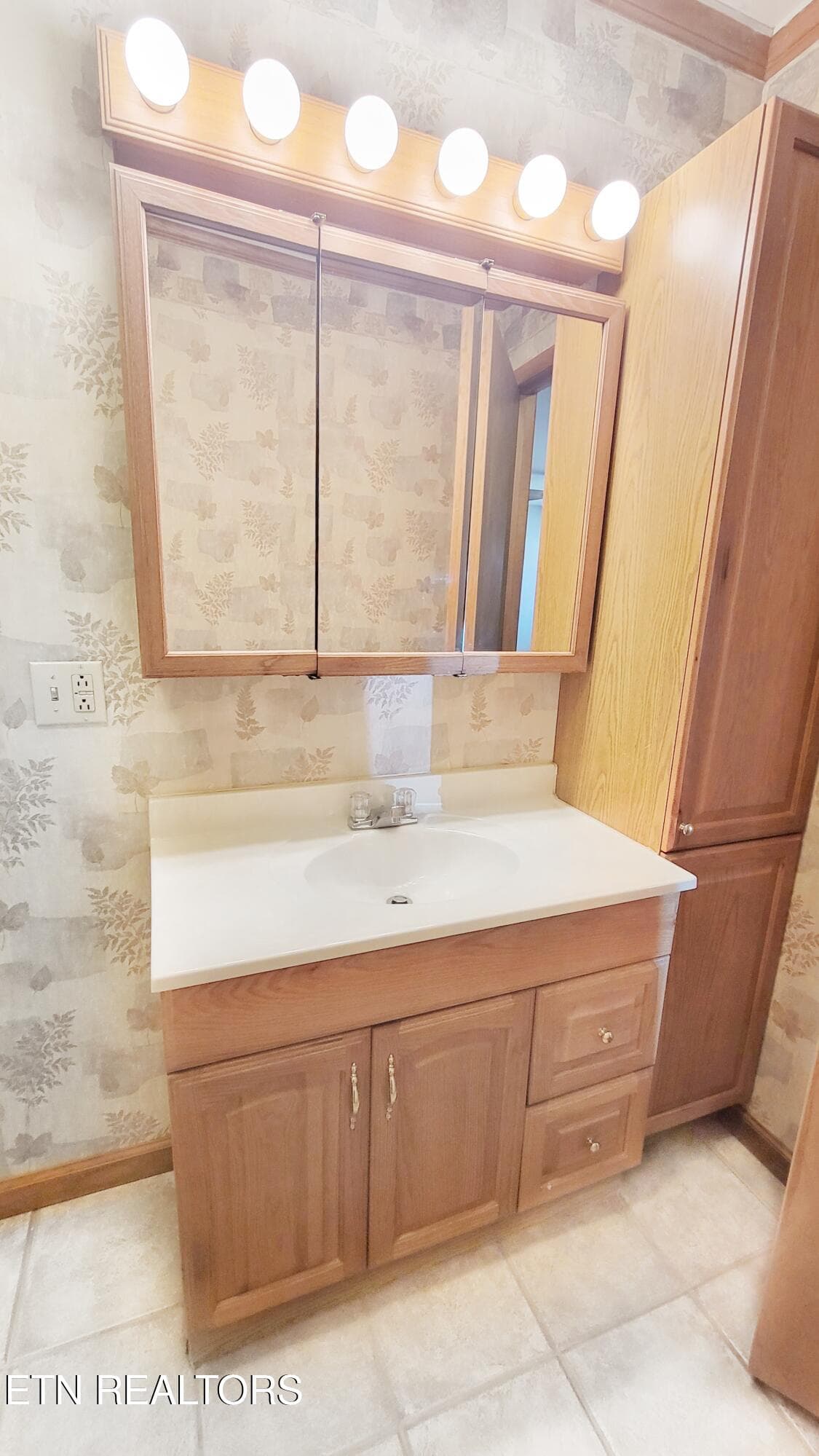 36' VANITY - 35 McDonald Rd, Midway, TN 37809