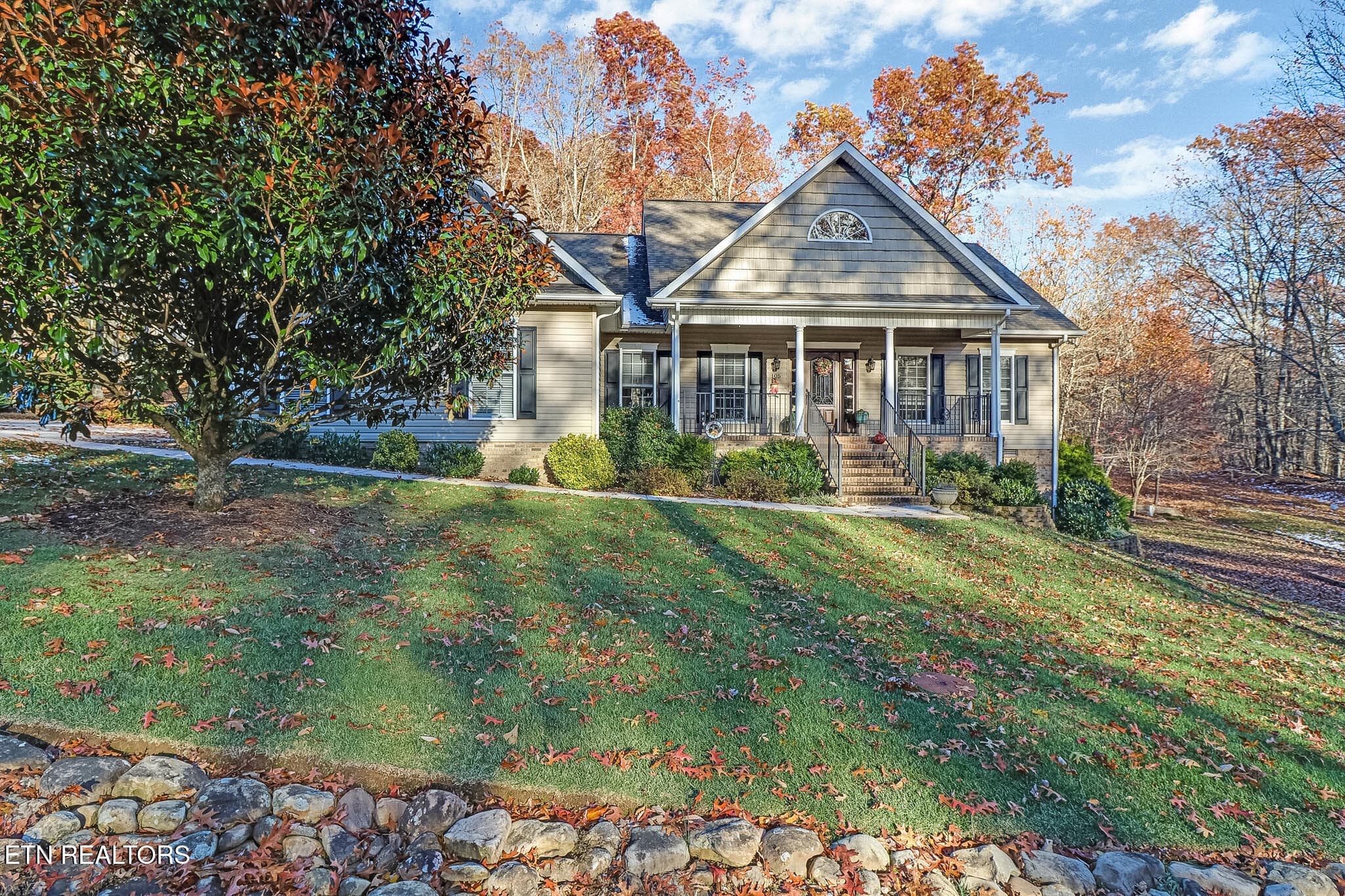 PROFESSIONAL LANDSCAPING - 105 Kings Down Drive, Fairfield Glade, TN 38558