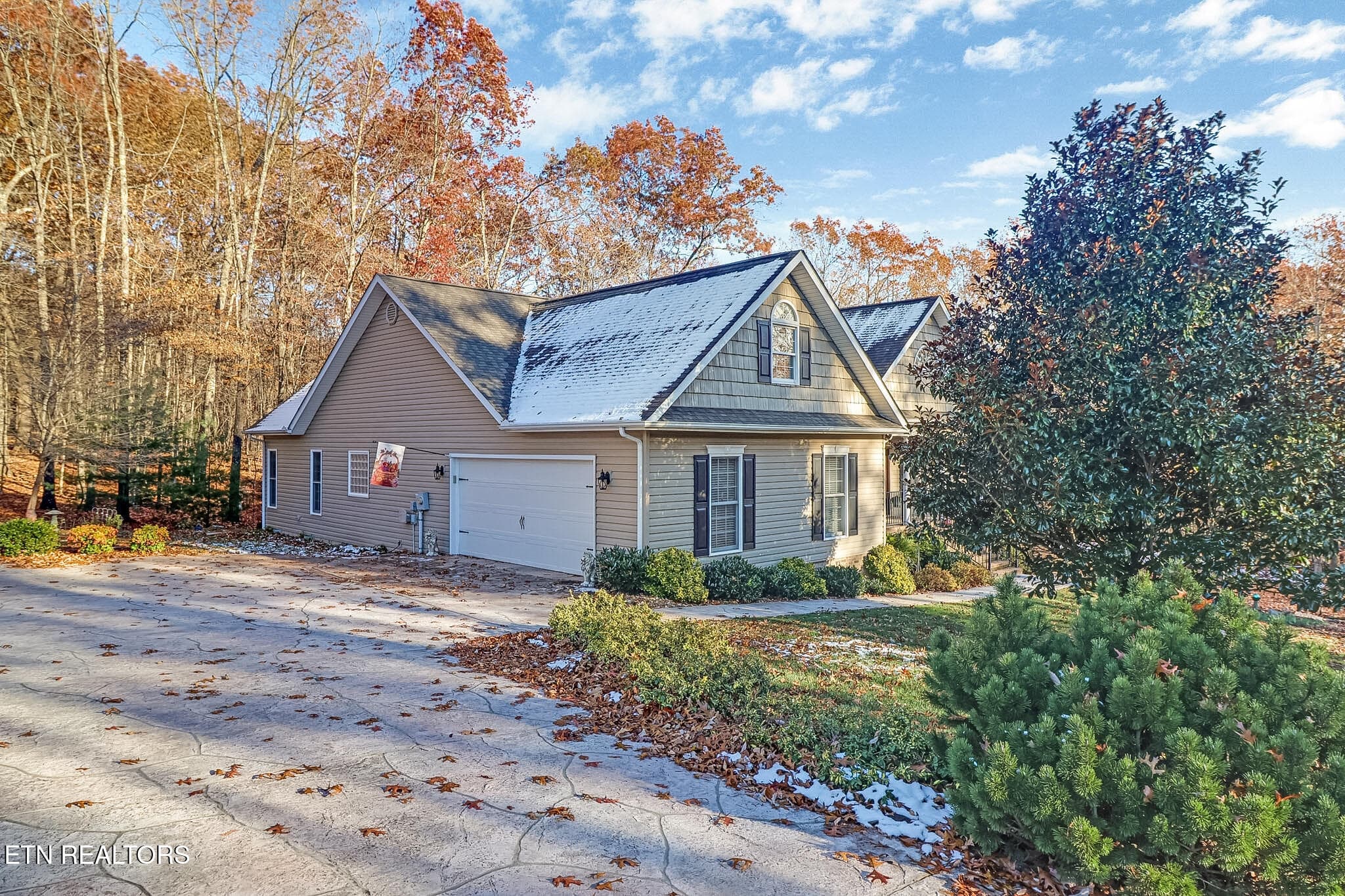 SIDE ENTRY GARAGE - 105 Kings Down Drive, Fairfield Glade, TN 38558