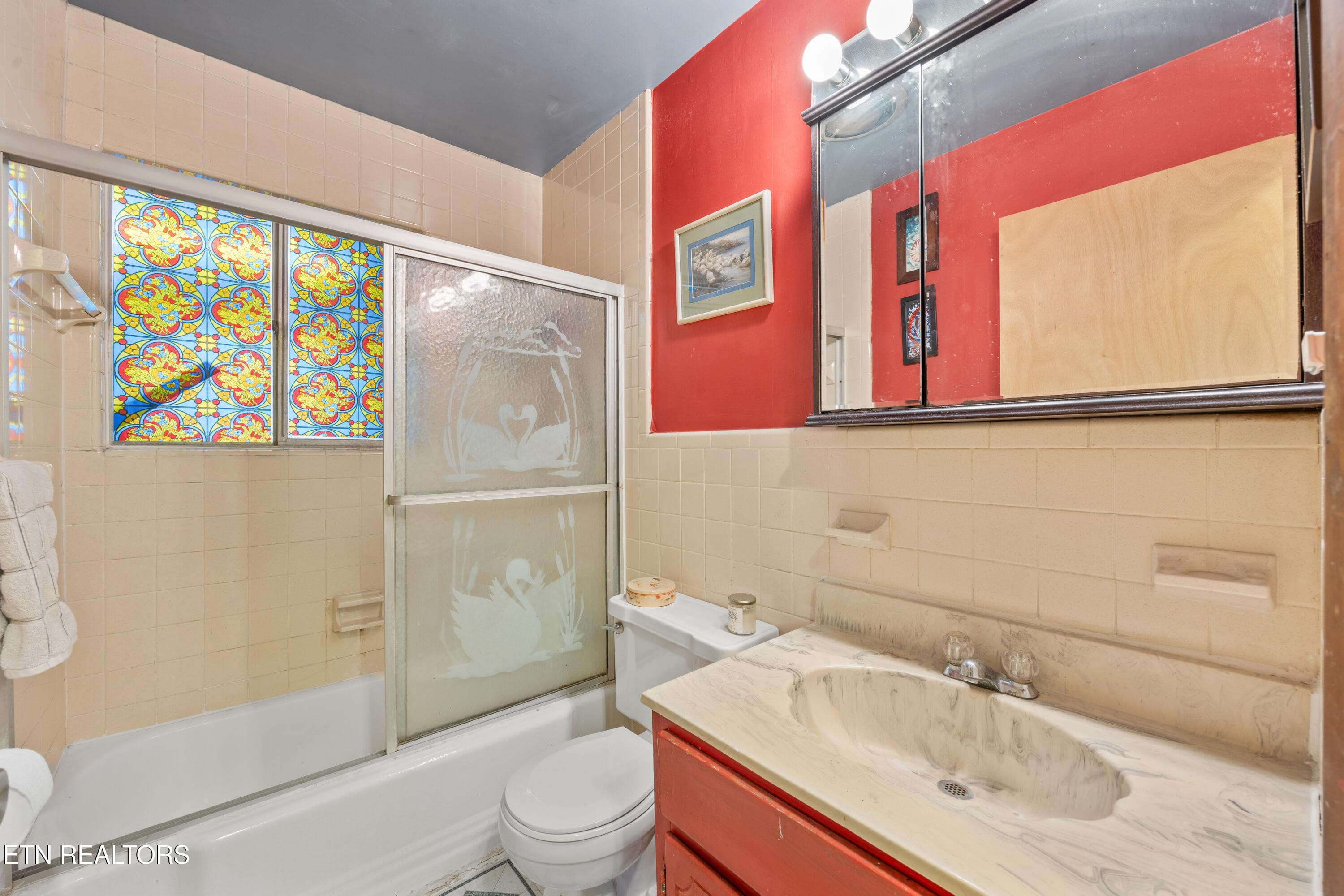 Hall Bathroom 1 - 4413 E Scenic Drive, Gatlinburg, TN 37738, Gatlinburg