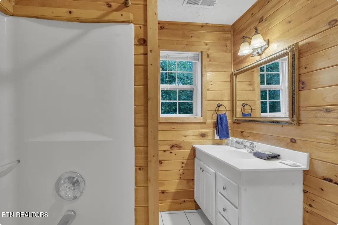 Screenshot 2025-11-21 at 11-49-32 Red Oa - 1815 Maranohe Way Way, Sevierville, TN 37862