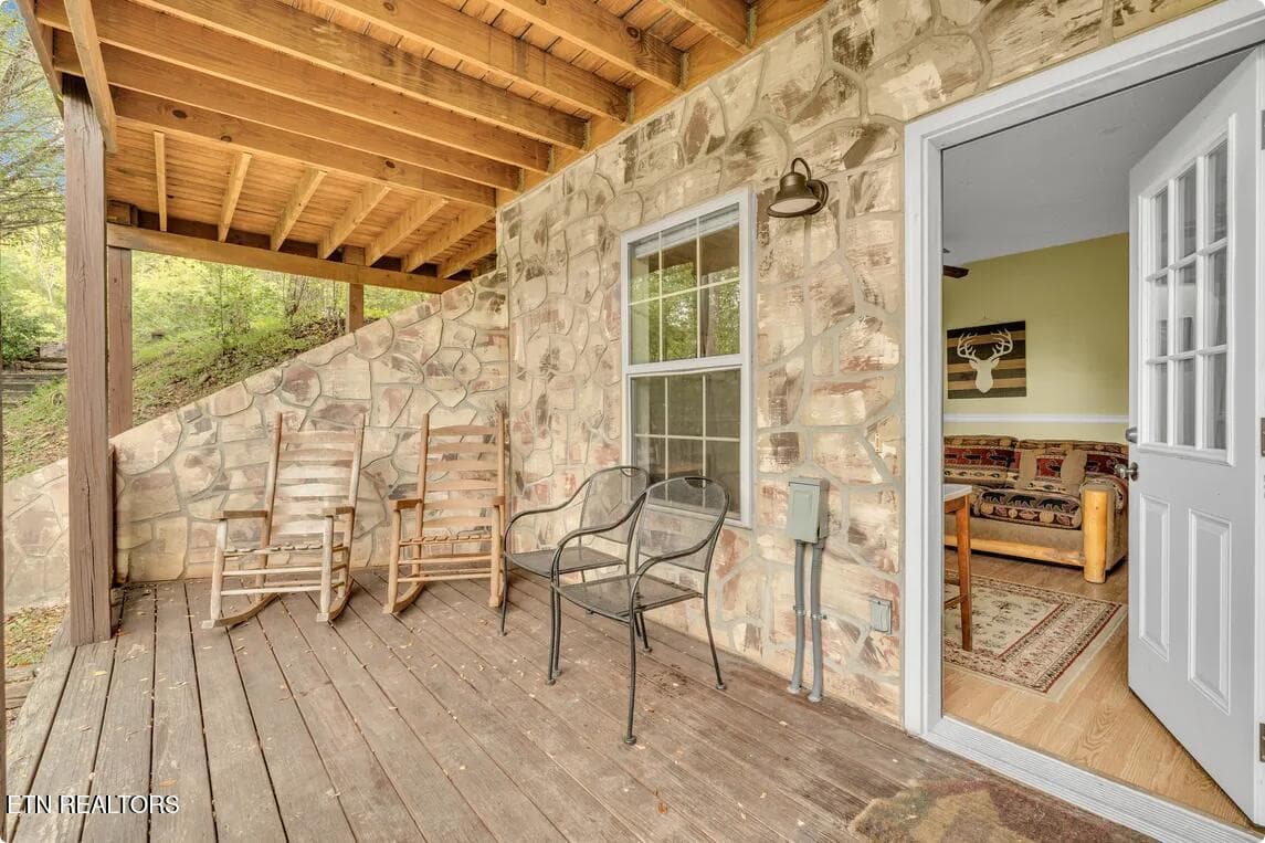 Screenshot 2025-11-21 at 11-49-53 Red Oa - 1815 Maranohe Way Way, Sevierville, TN 37862