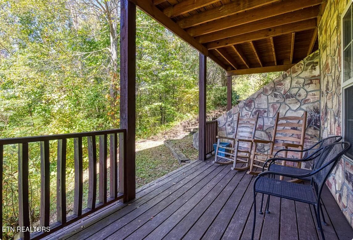 Screenshot 2025-11-21 at 11-49-57 Red Oa - 1815 Maranohe Way Way, Sevierville, TN 37862