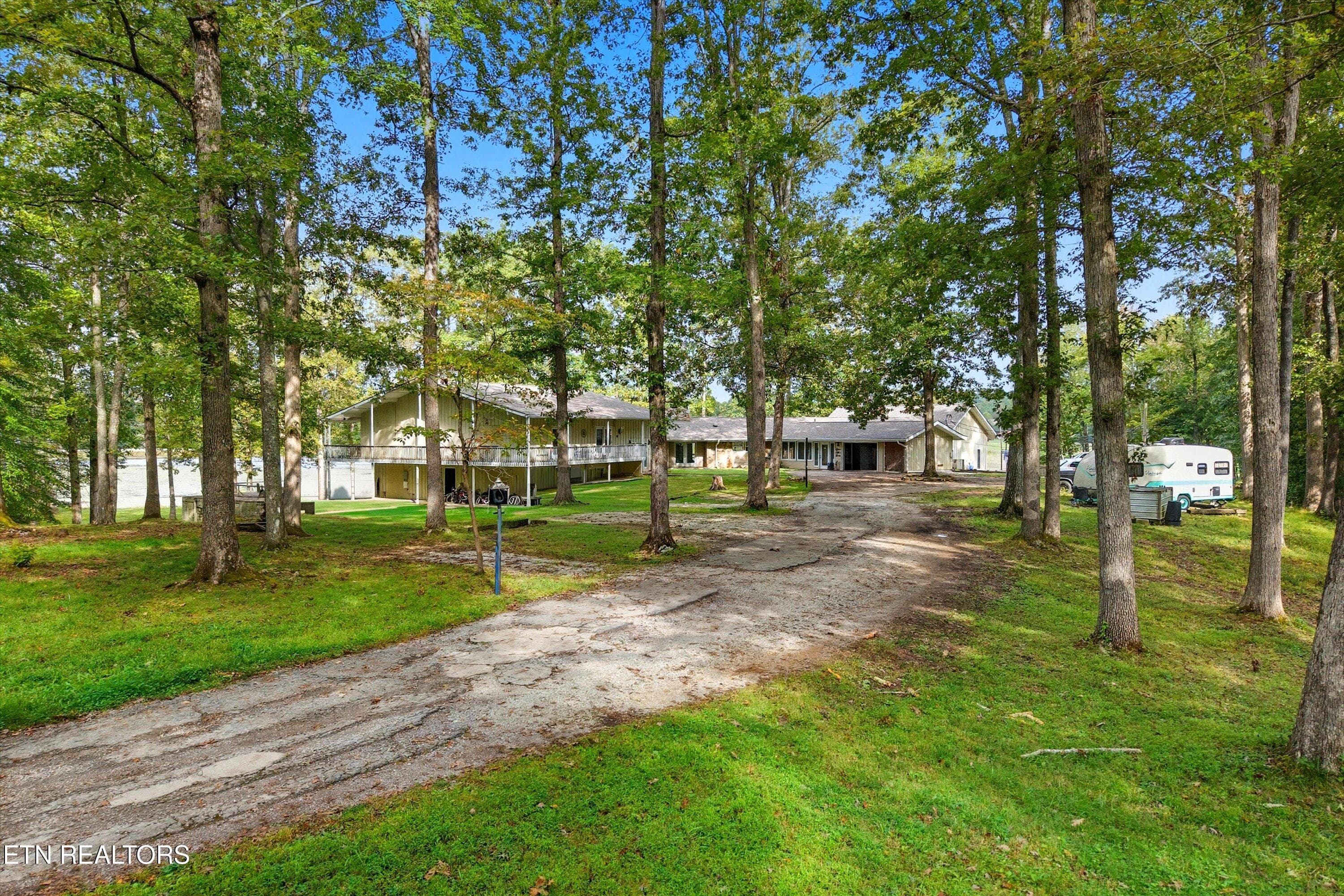 605 S Lake Drive A, Oneida, TN 37841
